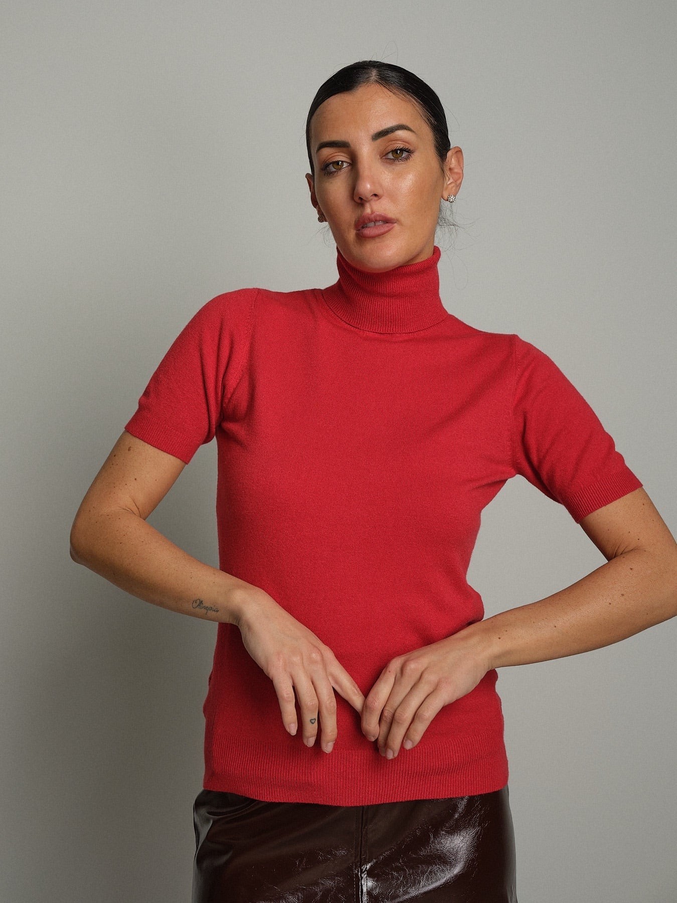 Dolcevita manica corta Rosso Vicolo 2AC2053;Dolcevita manica corta Rosso Vicolo 2AC2053 — foto 2;Dolcevita manica corta Rosso Vicolo 2AC2053 — foto 3;Dolcevita manica corta Rosso Vicolo 2AC2053 — foto 4