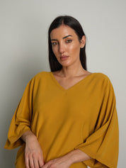 Pull ampio scollo V manica ampia 3/4 Ocra Vicolo 2AC2111;Pull ampio scollo V manica ampia 3/4 Ocra Vicolo 2AC2111 — foto 2;Pull ampio scollo V manica ampia 3/4 Ocra Vicolo 2AC2111 — foto 3