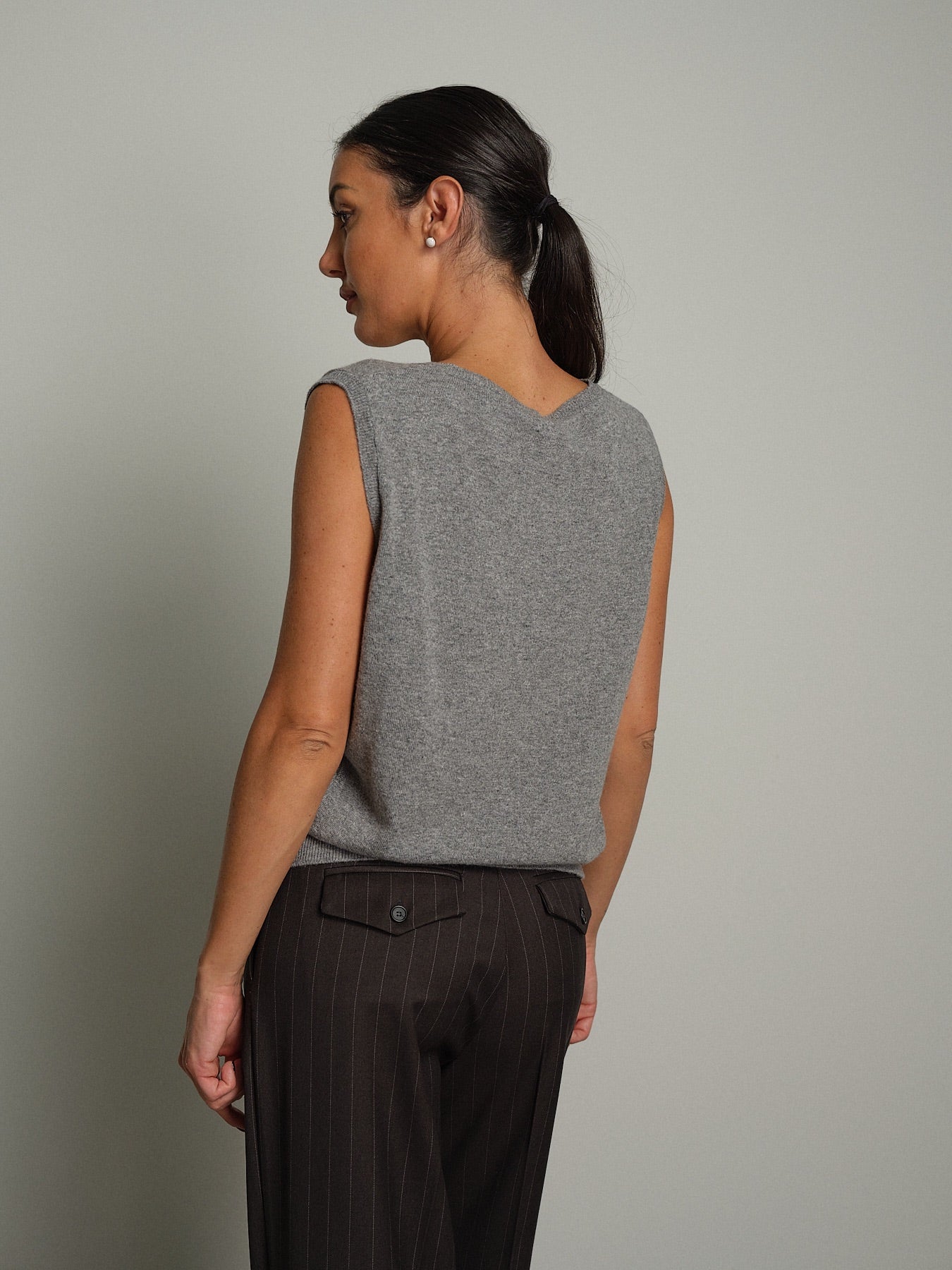 Gilet scollo V misto lana Grigio-perla Vicolo 2AC2162;Gilet scollo V misto lana Grigio-perla Vicolo 2AC2162 — foto 2;Gilet scollo V misto lana Grigio-perla Vicolo 2AC2162 — foto 3;Gilet scollo V misto lana Grigio-perla Vicolo 2AC2162 — foto 4