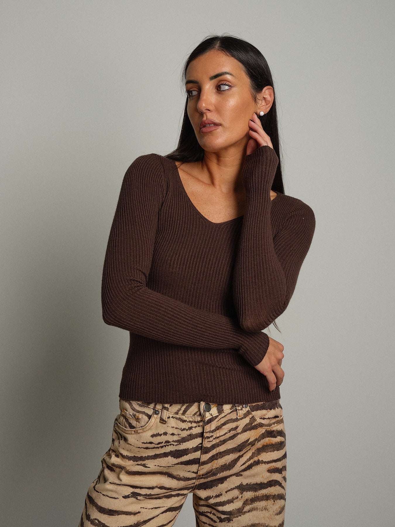 Pullover costina scollo V Moro Vicolo 2AC2179;Pullover costina scollo V Moro Vicolo 2AC2179 — foto 2;Pullover costina scollo V Moro Vicolo 2AC2179 — foto 3;Pullover costina scollo V Moro Vicolo 2AC2179 — foto 4