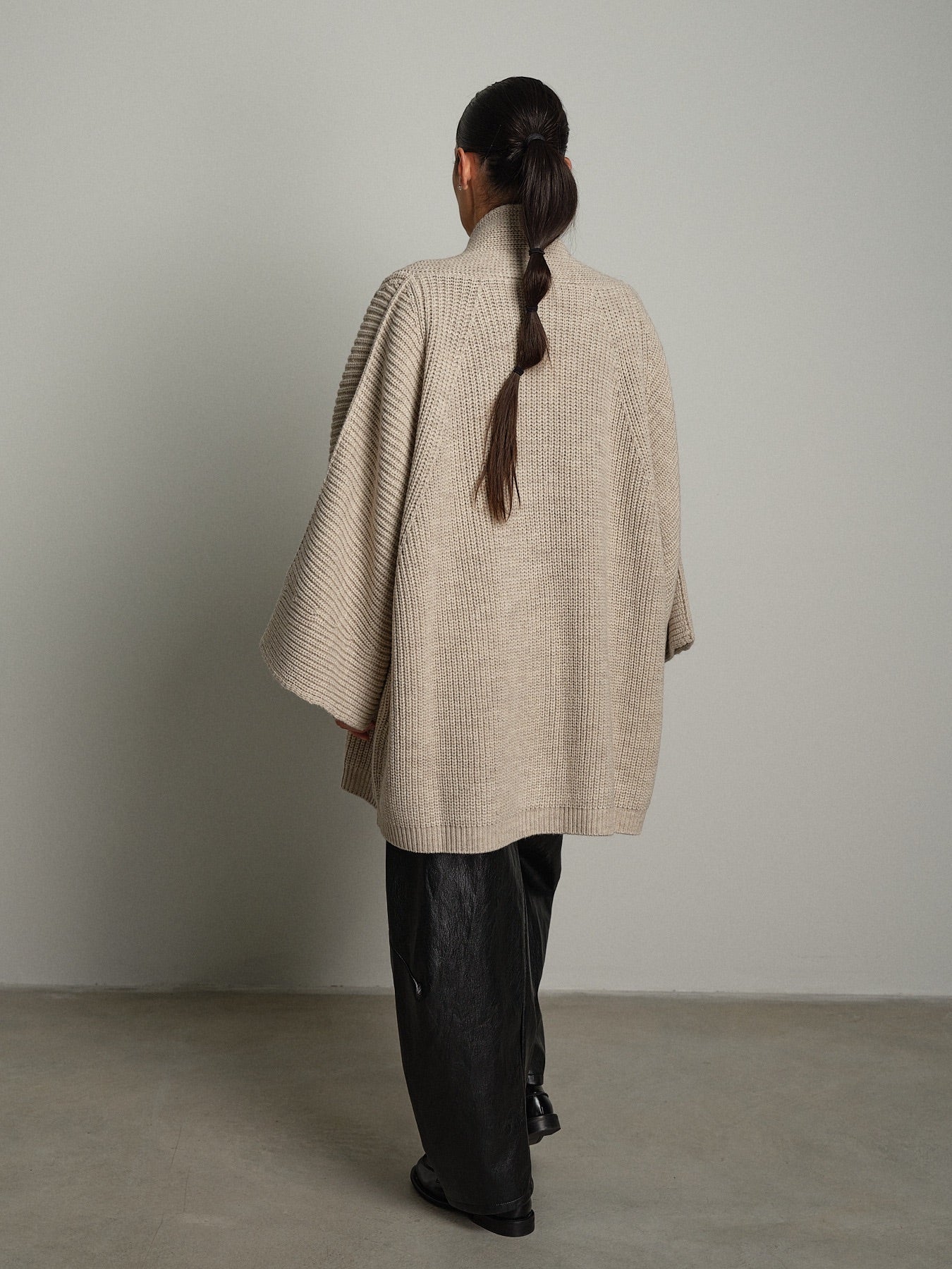 Cardigan maxi Beige Vicolo 5AC5105;Cardigan maxi Beige Vicolo 5AC5105 — foto 2;Cardigan maxi Beige Vicolo 5AC5105 — foto 3;Cardigan maxi Beige Vicolo 5AC5105 — foto 4;Cardigan maxi Beige Vicolo 5AC5105 — foto 5