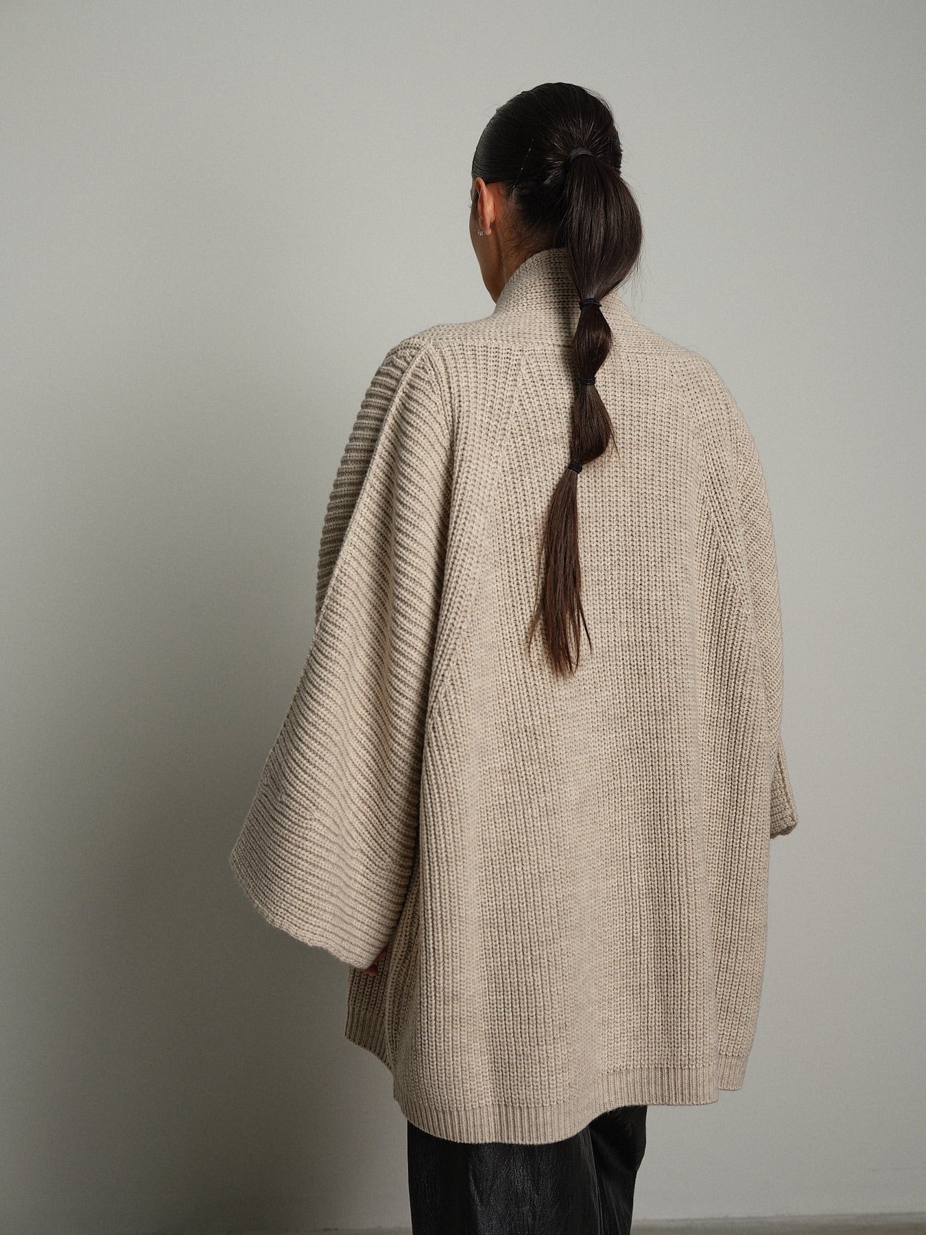Cardigan maxi Beige Vicolo 5AC5105;Cardigan maxi Beige Vicolo 5AC5105 — foto 2;Cardigan maxi Beige Vicolo 5AC5105 — foto 3;Cardigan maxi Beige Vicolo 5AC5105 — foto 4;Cardigan maxi Beige Vicolo 5AC5105 — foto 5