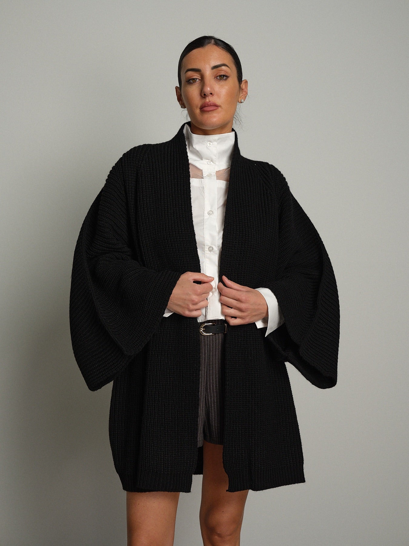 Cardigan maxi Nero Vicolo 5AC5105;Cardigan maxi Nero Vicolo 5AC5105 — foto 2;Cardigan maxi Nero Vicolo 5AC5105 — foto 3;Cardigan maxi Nero Vicolo 5AC5105 — foto 4;Cardigan maxi Nero Vicolo 5AC5105 — foto 5