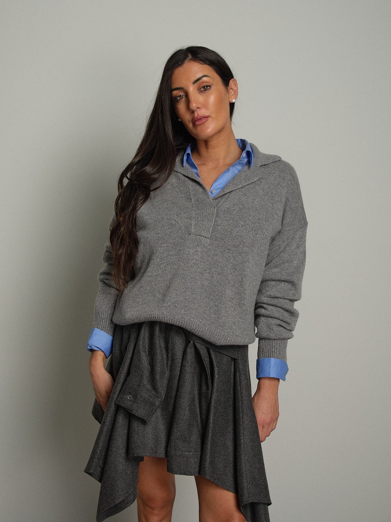 Pullover polo scollo V Grigio Vicolo 7AC7021;Pullover polo scollo V Grigio Vicolo 7AC7021 — foto 2;Pullover polo scollo V Grigio Vicolo 7AC7021 — foto 3;Pullover polo scollo V Grigio Vicolo 7AC7021 — foto 4;Pullover polo scollo V Grigio Vicolo 7AC7021 — foto 5