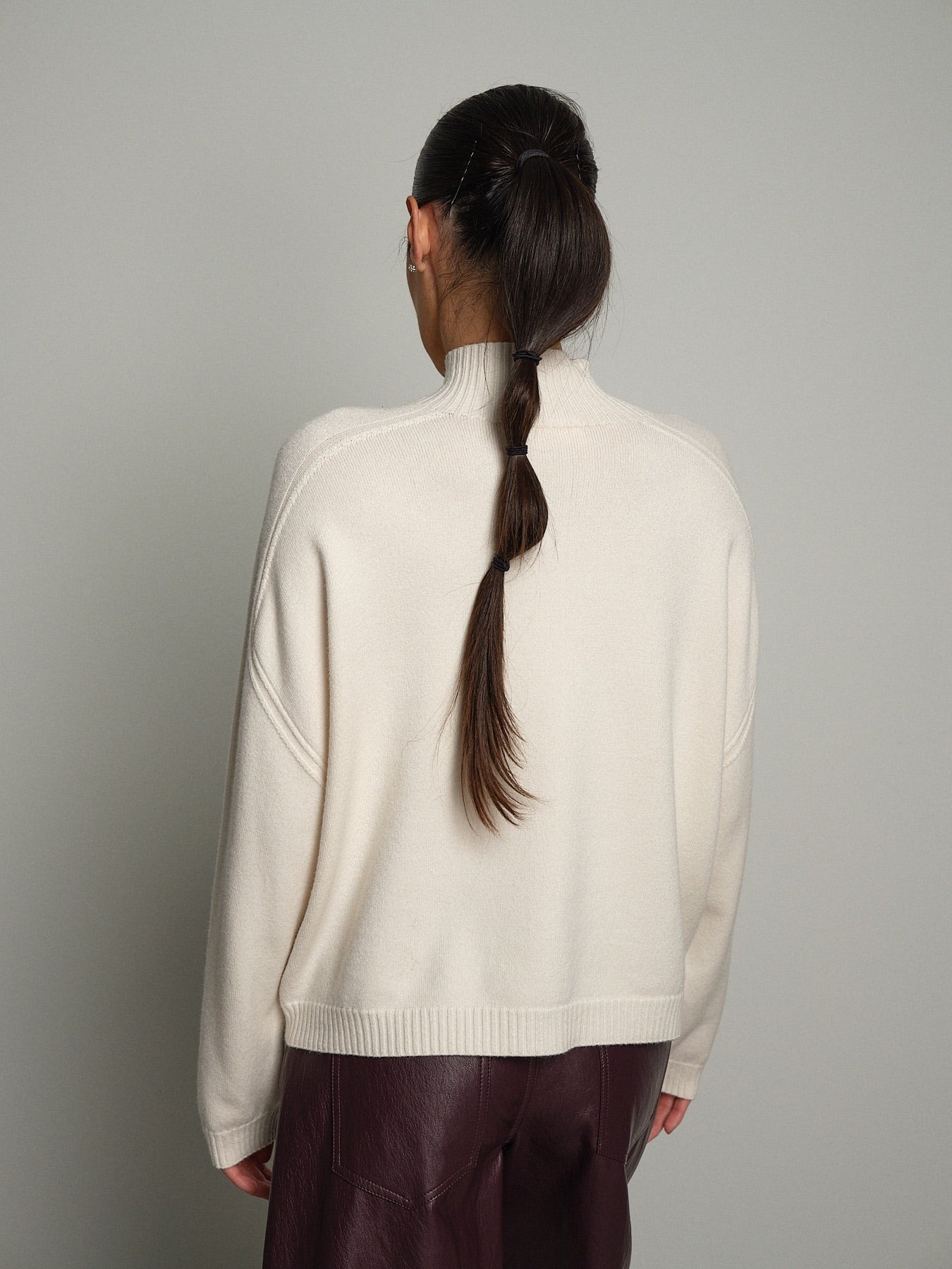 Pullover collo cratere cuciture Panna Vicolo 7AC7053;Pullover collo cratere cuciture Panna Vicolo 7AC7053 — foto 2;Pullover collo cratere cuciture Panna Vicolo 7AC7053 — foto 3;Pullover collo cratere cuciture Panna Vicolo 7AC7053 — foto 4