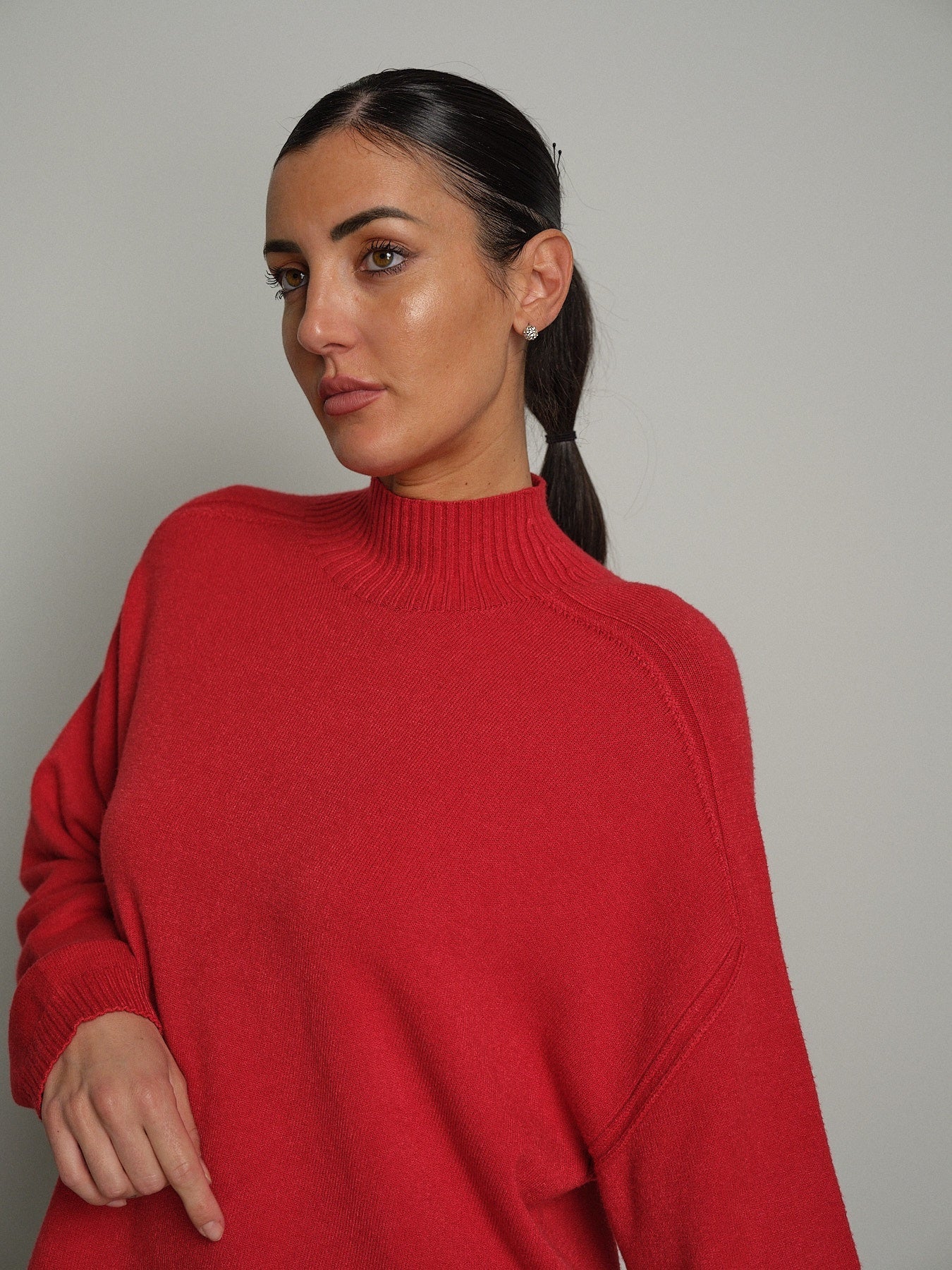 Pullover collo cratere cuciture Rosso Vicolo 7AC7053;Pullover collo cratere cuciture Rosso Vicolo 7AC7053 — foto 2;Pullover collo cratere cuciture Rosso Vicolo 7AC7053 — foto 3;Pullover collo cratere cuciture Rosso Vicolo 7AC7053 — foto 4;Pullover collo cratere cuciture Rosso Vicolo 7AC7053 — foto 5