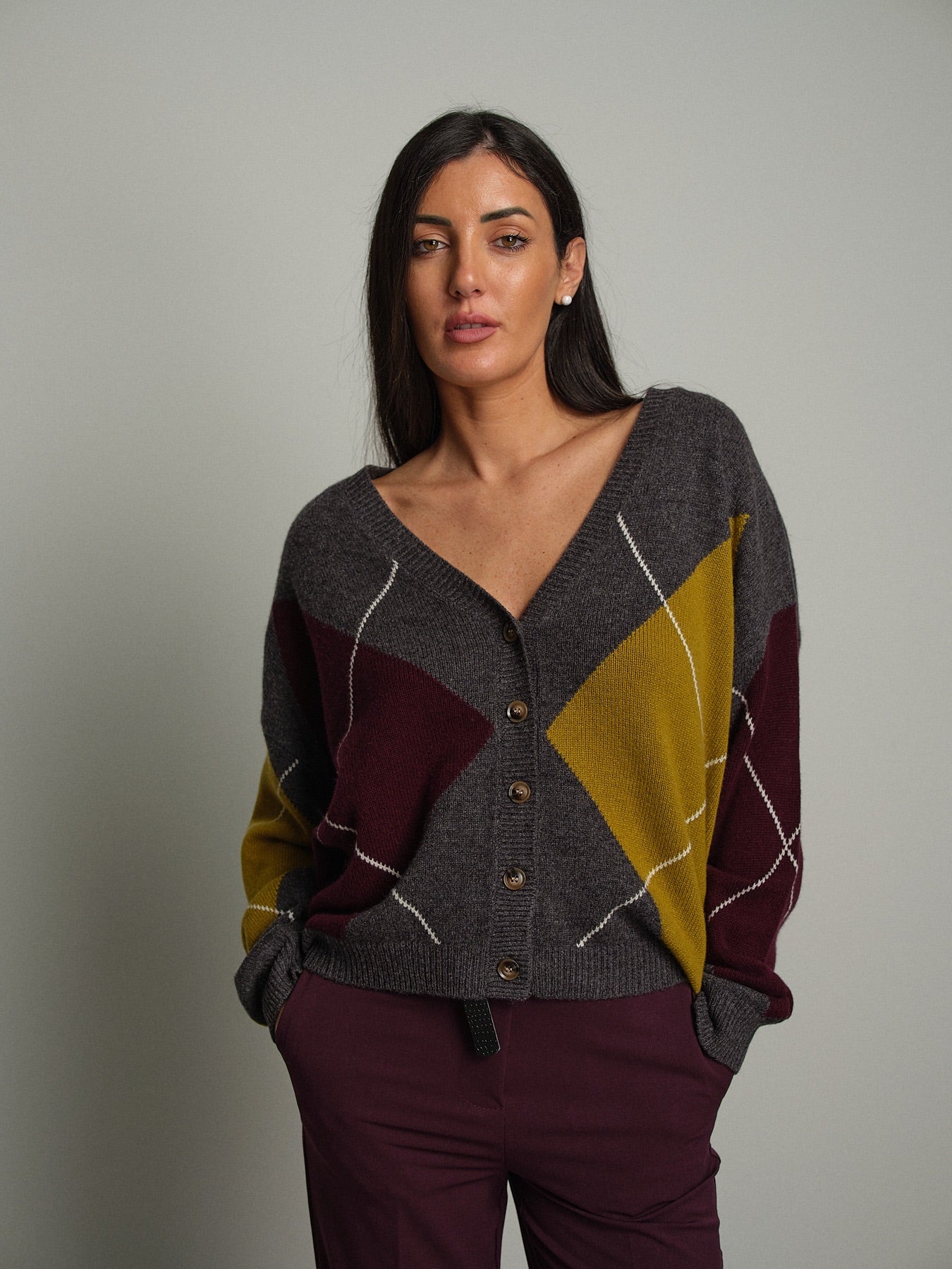 Cardigan rombi lana Antracite Vicolo 7AC7057;Cardigan rombi lana Antracite Vicolo 7AC7057 — foto 2;Cardigan rombi lana Antracite Vicolo 7AC7057 — foto 3;Cardigan rombi lana Antracite Vicolo 7AC7057 — foto 4;Cardigan rombi lana Antracite Vicolo 7AC7057 — foto 5
