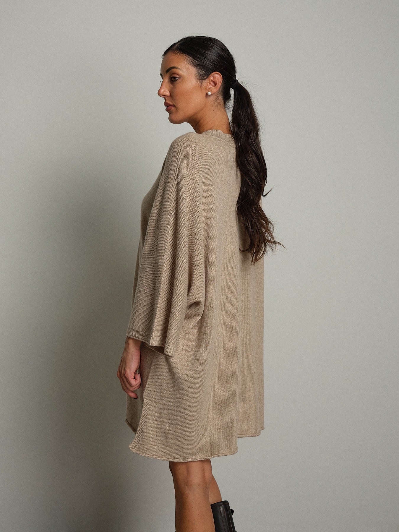Abito in maglia pipistrello Beige Vicolo 7HC7195;Abito in maglia pipistrello Beige Vicolo 7HC7195 — foto 2;Abito in maglia pipistrello Beige Vicolo 7HC7195 — foto 3;Abito in maglia pipistrello Beige Vicolo 7HC7195 — foto 4;Abito in maglia pipistrello Beige Vicolo 7HC7195 — foto 5