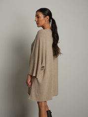 Abito in maglia pipistrello Beige Vicolo 7HC7195;Abito in maglia pipistrello Beige Vicolo 7HC7195 — foto 2;Abito in maglia pipistrello Beige Vicolo 7HC7195 — foto 3;Abito in maglia pipistrello Beige Vicolo 7HC7195 — foto 4;Abito in maglia pipistrello Beige Vicolo 7HC7195 — foto 5