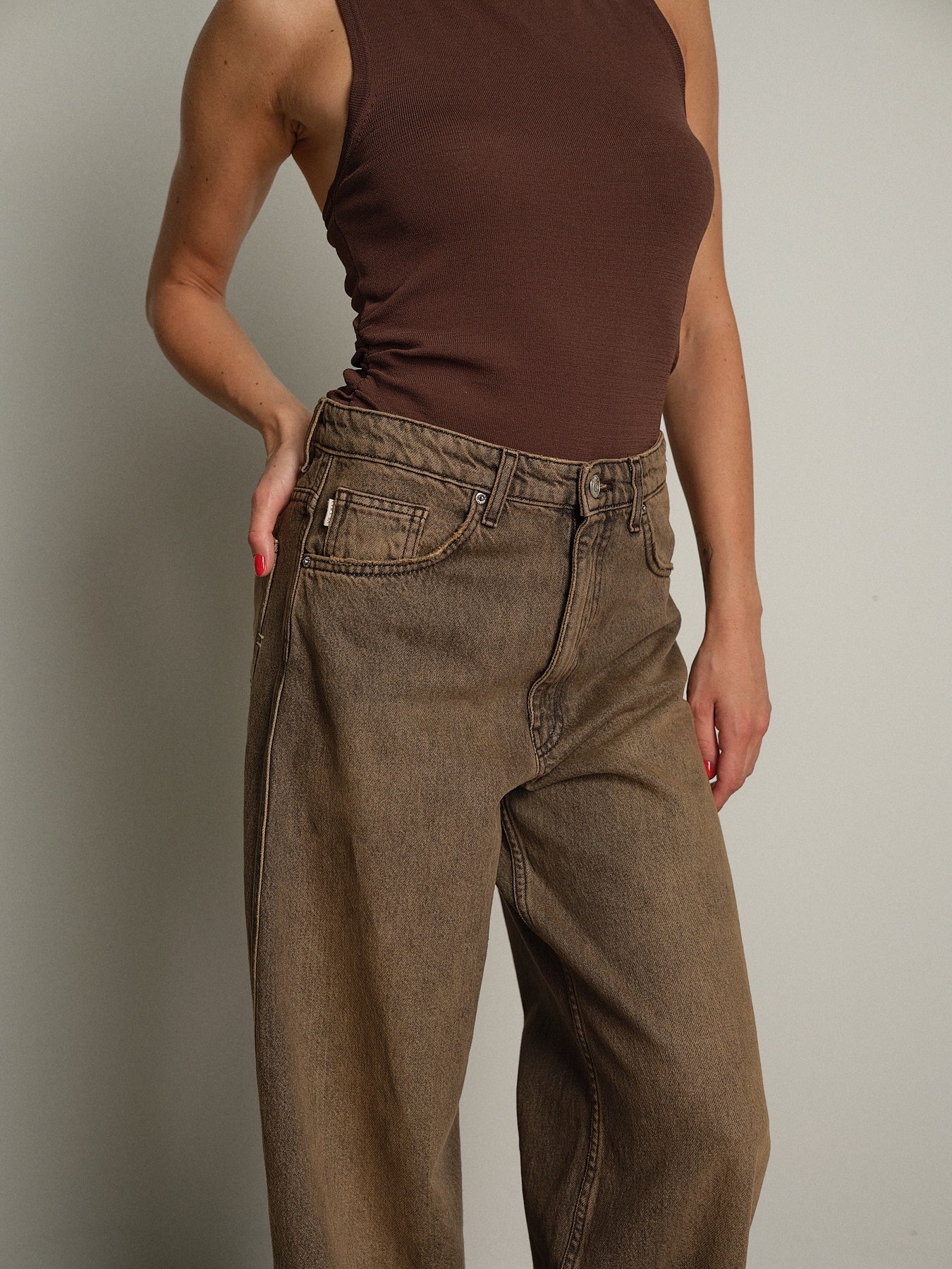 Jeans cheryl dirty denim Nero Vicolo DAC5037;Jeans cheryl dirty denim Nero Vicolo DAC5037 — foto 2;Jeans cheryl dirty denim Nero Vicolo DAC5037 — foto 3;Jeans cheryl dirty denim Nero Vicolo DAC5037 — foto 4;Jeans cheryl dirty denim Nero Vicolo DAC5037 — foto 5;Jeans cheryl dirty denim Nero Vicolo DAC5037 — foto 6;Jeans cheryl dirty denim Nero Vicolo DAC5037 — foto 7