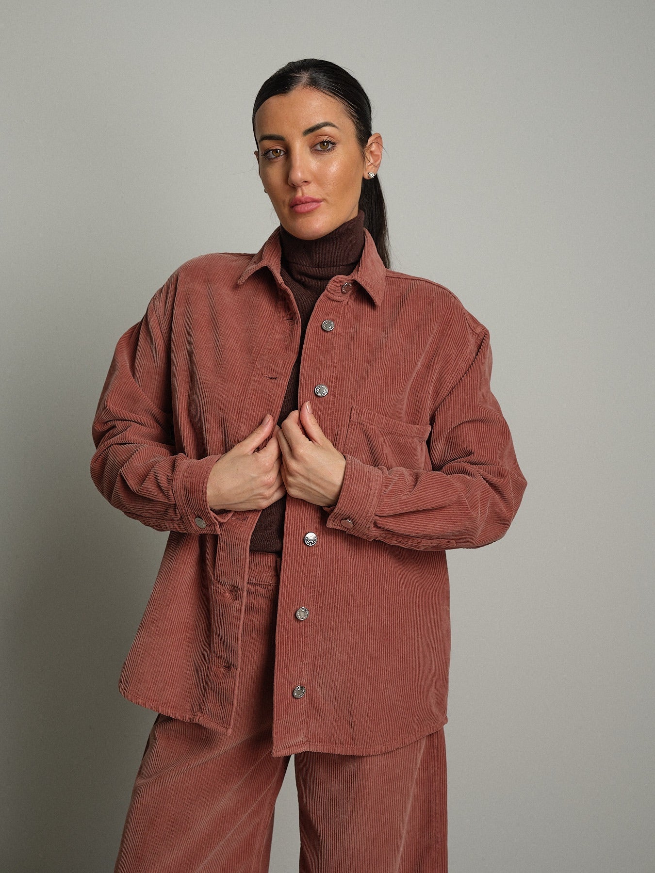 Camicia Clotilde rocciatore Rosa-antico Vicolo DAC5306;Camicia Clotilde rocciatore Rosa-antico Vicolo DAC5306 — foto 2;Camicia Clotilde rocciatore Rosa-antico Vicolo DAC5306 — foto 3;Camicia Clotilde rocciatore Rosa-antico Vicolo DAC5306 — foto 4;Camicia Clotilde rocciatore Rosa-antico Vicolo DAC5306 — foto 5