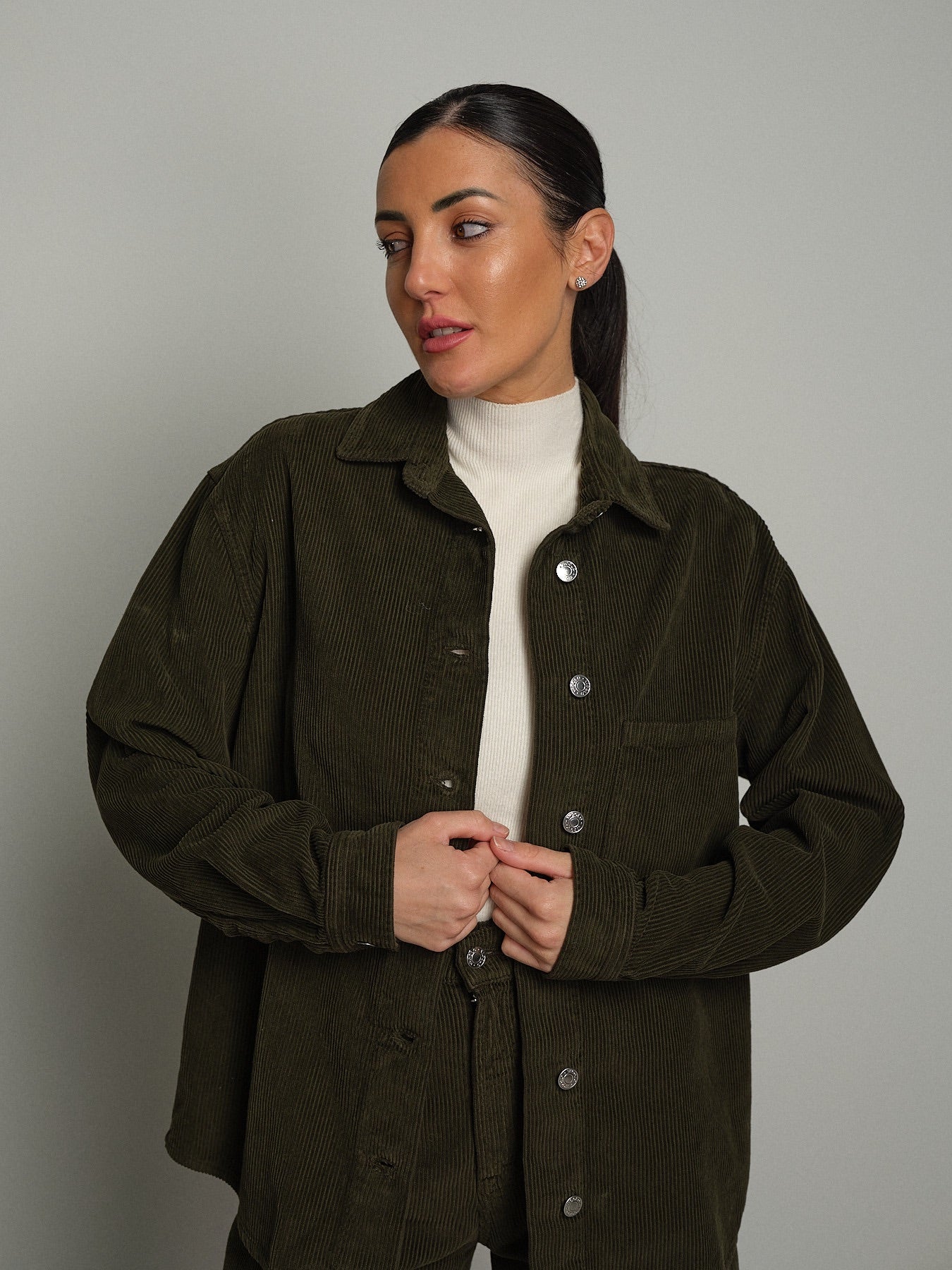 Camicia Clotilde rocciatore Verde-militare Vicolo DAC5306;Camicia Clotilde rocciatore Verde-militare Vicolo DAC5306 — foto 2;Camicia Clotilde rocciatore Verde-militare Vicolo DAC5306 — foto 3;Camicia Clotilde rocciatore Verde-militare Vicolo DAC5306 — foto 4;Camicia Clotilde rocciatore Verde-militare Vicolo DAC5306 — foto 5
