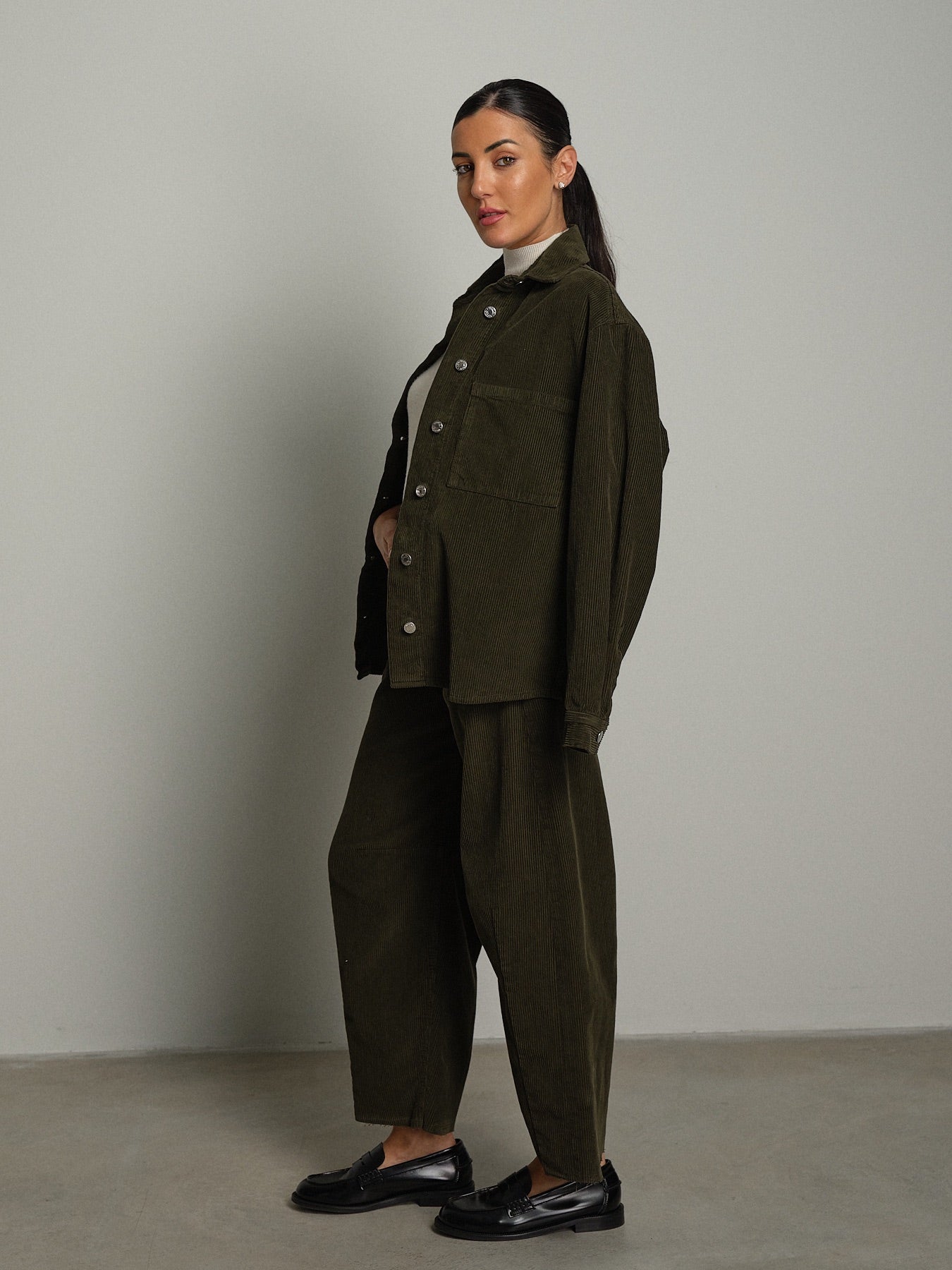Camicia Clotilde rocciatore Verde-militare Vicolo DAC5306;Camicia Clotilde rocciatore Verde-militare Vicolo DAC5306 — foto 2;Camicia Clotilde rocciatore Verde-militare Vicolo DAC5306 — foto 3;Camicia Clotilde rocciatore Verde-militare Vicolo DAC5306 — foto 4;Camicia Clotilde rocciatore Verde-militare Vicolo DAC5306 — foto 5