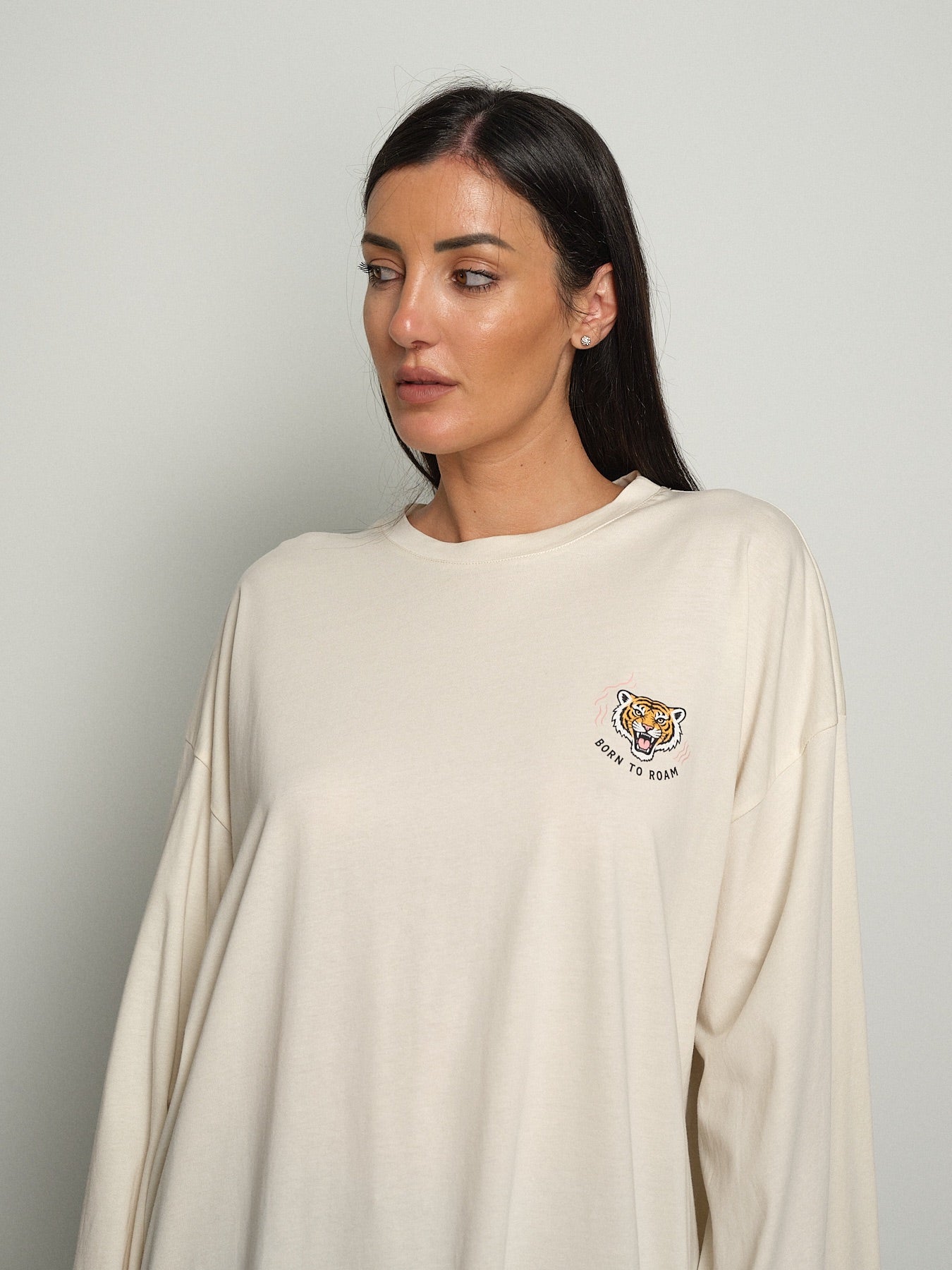Maglia tigre stampa rosa Crema Vicolo RAC0099;Maglia tigre stampa rosa Crema Vicolo RAC0099 — foto 2;Maglia tigre stampa rosa Crema Vicolo RAC0099 — foto 3;Maglia tigre stampa rosa Crema Vicolo RAC0099 — foto 4;Maglia tigre stampa rosa Crema Vicolo RAC0099 — foto 5;Maglia tigre stampa rosa Crema Vicolo RAC0099 — foto 6;Maglia tigre stampa rosa Crema Vicolo RAC0099 — foto 7