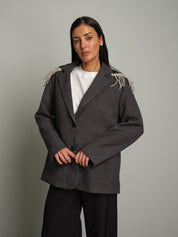 Giacca spalle crochet Antracite Vicolo RAC0350;Giacca spalle crochet Antracite Vicolo RAC0350 — foto 2;Giacca spalle crochet Antracite Vicolo RAC0350 — foto 3;Giacca spalle crochet Antracite Vicolo RAC0350 — foto 4;Giacca spalle crochet Antracite Vicolo RAC0350 — foto 5