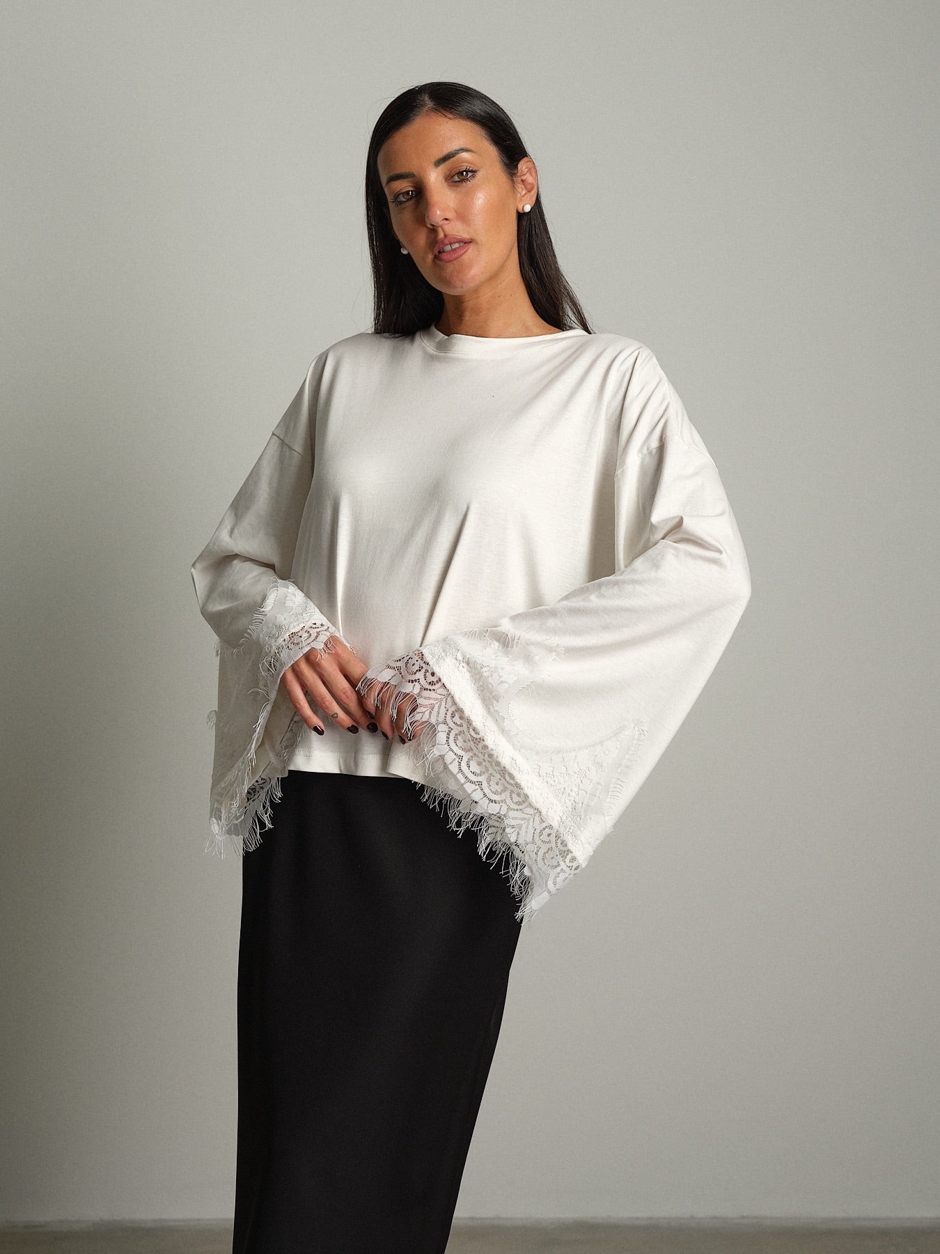 Maglia manica campana fondo pizzo Bianco-ottico Vicolo RAC0359;Maglia manica campana fondo pizzo Bianco-ottico Vicolo RAC0359 — foto 2;Maglia manica campana fondo pizzo Bianco-ottico Vicolo RAC0359 — foto 3;Maglia manica campana fondo pizzo Bianco-ottico Vicolo RAC0359 — foto 4;Maglia manica campana fondo pizzo Bianco-ottico Vicolo RAC0359 — foto 5