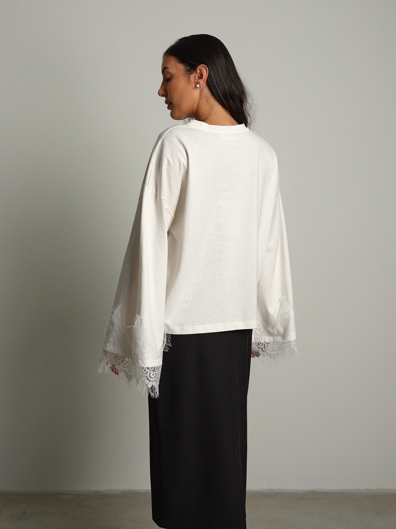 Maglia manica campana fondo pizzo Bianco-ottico Vicolo RAC0359;Maglia manica campana fondo pizzo Bianco-ottico Vicolo RAC0359 — foto 2;Maglia manica campana fondo pizzo Bianco-ottico Vicolo RAC0359 — foto 3;Maglia manica campana fondo pizzo Bianco-ottico Vicolo RAC0359 — foto 4;Maglia manica campana fondo pizzo Bianco-ottico Vicolo RAC0359 — foto 5
