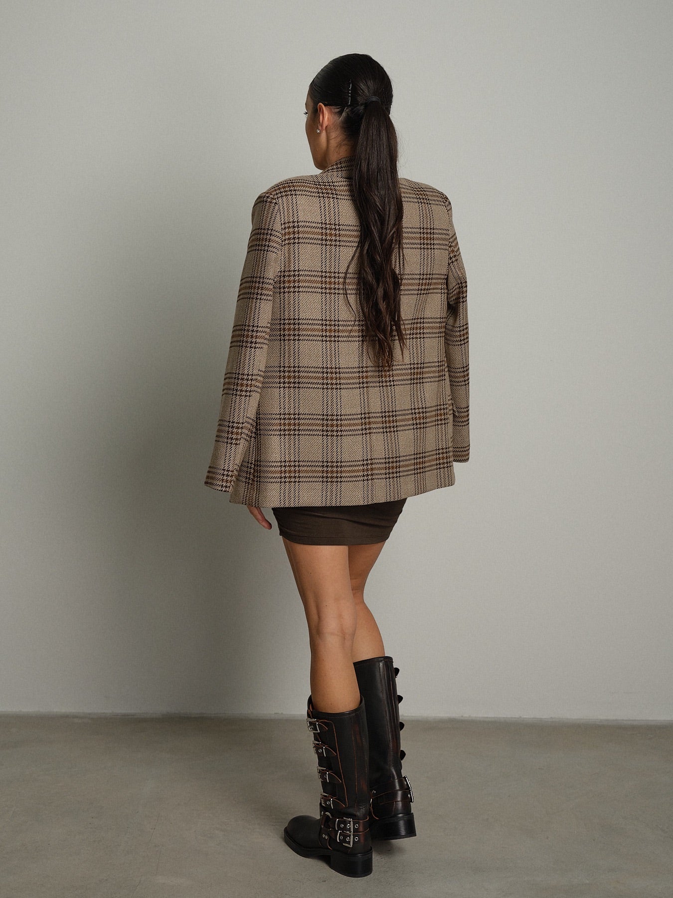 Giacca tartan spilla Beige Vicolo RAC0439;Giacca tartan spilla Beige Vicolo RAC0439 — foto 2;Giacca tartan spilla Beige Vicolo RAC0439 — foto 3;Giacca tartan spilla Beige Vicolo RAC0439 — foto 4;Giacca tartan spilla Beige Vicolo RAC0439 — foto 5