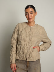 Piumino manica lunga Beige vicolo TAC0041;Piumino manica lunga Beige vicolo TAC0041 — foto 2;Piumino manica lunga Beige vicolo TAC0041 — foto 3;Piumino manica lunga Beige vicolo TAC0041 — foto 4;Piumino manica lunga Beige vicolo TAC0041 — foto 5;Piumino manica lunga Beige vicolo TAC0041 — foto 6;Piumino manica lunga Beige vicolo TAC0041 — foto 7