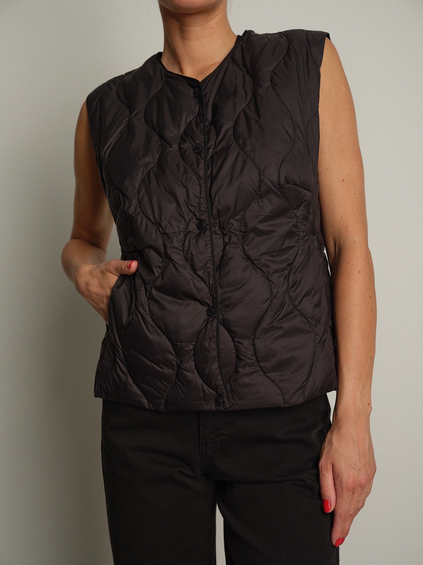 Gilet piumino Nero Vicolo TAC0042;Gilet piumino Nero Vicolo TAC0042 — foto 2;Gilet piumino Nero Vicolo TAC0042 — foto 3;Gilet piumino Nero Vicolo TAC0042 — foto 4;Gilet piumino Nero Vicolo TAC0042 — foto 5;Gilet piumino Nero Vicolo TAC0042 — foto 6;Gilet piumino Nero Vicolo TAC0042 — foto 7;Gilet piumino Nero Vicolo TAC0042 — foto 8;Gilet piumino Nero Vicolo TAC0042 — foto 9;Gilet piumino Nero Vicolo TAC0042 — foto 10