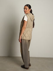 Gilet piumino cappuccio Beige vicolo TAC0043;Gilet piumino cappuccio Beige vicolo TAC0043 — foto 2;Gilet piumino cappuccio Beige vicolo TAC0043 — foto 3;Gilet piumino cappuccio Beige vicolo TAC0043 — foto 4;Gilet piumino cappuccio Beige vicolo TAC0043 — foto 5;Gilet piumino cappuccio Beige vicolo TAC0043 — foto 6;Gilet piumino cappuccio Beige vicolo TAC0043 — foto 7
