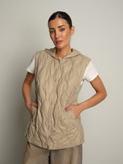 Gilet piumino cappuccio Beige vicolo TAC0043;Gilet piumino cappuccio Beige vicolo TAC0043 — foto 2;Gilet piumino cappuccio Beige vicolo TAC0043 — foto 3;Gilet piumino cappuccio Beige vicolo TAC0043 — foto 4;Gilet piumino cappuccio Beige vicolo TAC0043 — foto 5;Gilet piumino cappuccio Beige vicolo TAC0043 — foto 6;Gilet piumino cappuccio Beige vicolo TAC0043 — foto 7