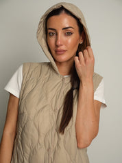Gilet piumino cappuccio Beige vicolo TAC0043;Gilet piumino cappuccio Beige vicolo TAC0043 — foto 2;Gilet piumino cappuccio Beige vicolo TAC0043 — foto 3;Gilet piumino cappuccio Beige vicolo TAC0043 — foto 4;Gilet piumino cappuccio Beige vicolo TAC0043 — foto 5;Gilet piumino cappuccio Beige vicolo TAC0043 — foto 6;Gilet piumino cappuccio Beige vicolo TAC0043 — foto 7
