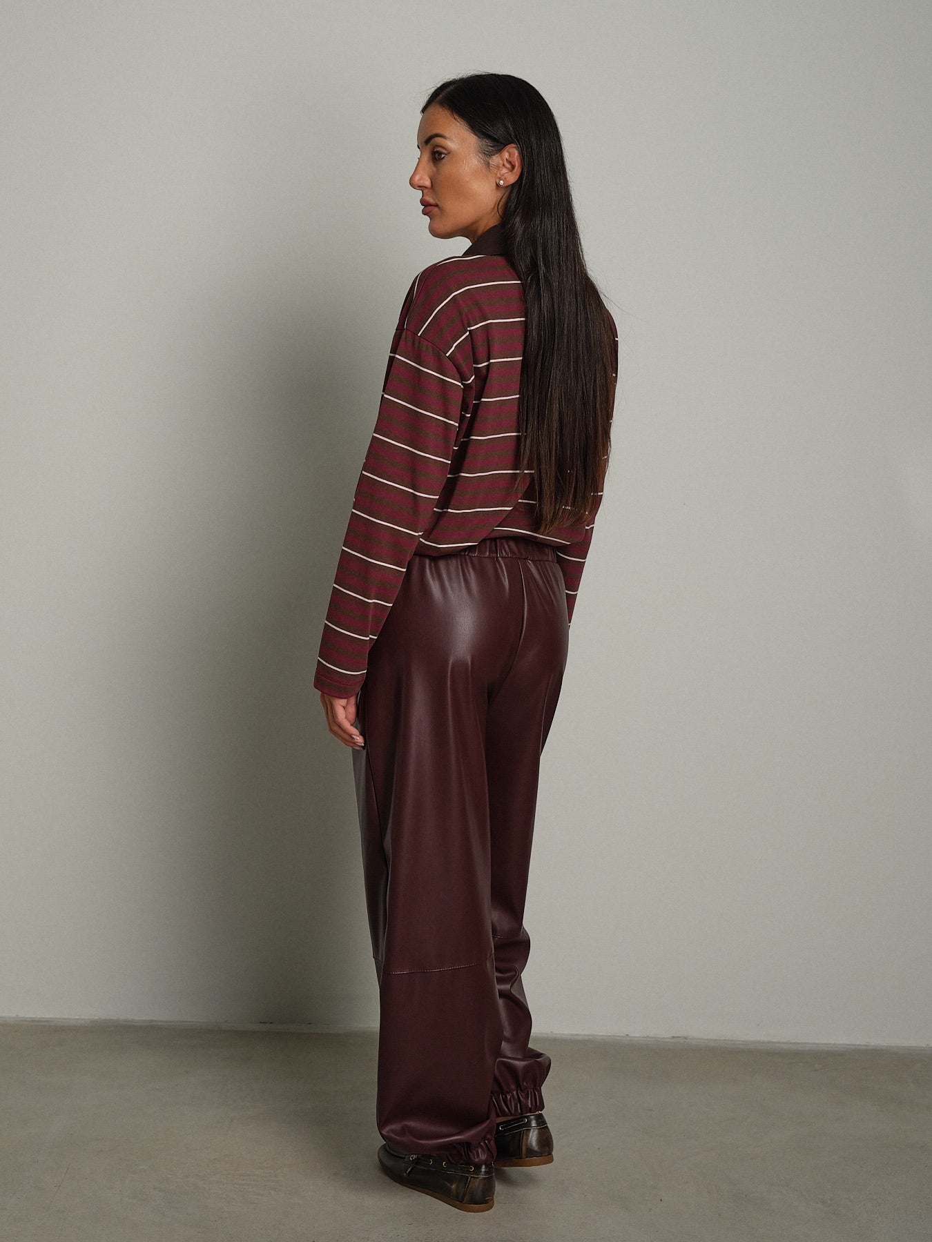 pantalone jogger ecopelle Bordeaux Vicolo TAC0307;pantalone jogger ecopelle Bordeaux Vicolo TAC0307 — foto 2;pantalone jogger ecopelle Bordeaux Vicolo TAC0307 — foto 3;pantalone jogger ecopelle Bordeaux Vicolo TAC0307 — foto 4;pantalone jogger ecopelle Bordeaux Vicolo TAC0307 — foto 5