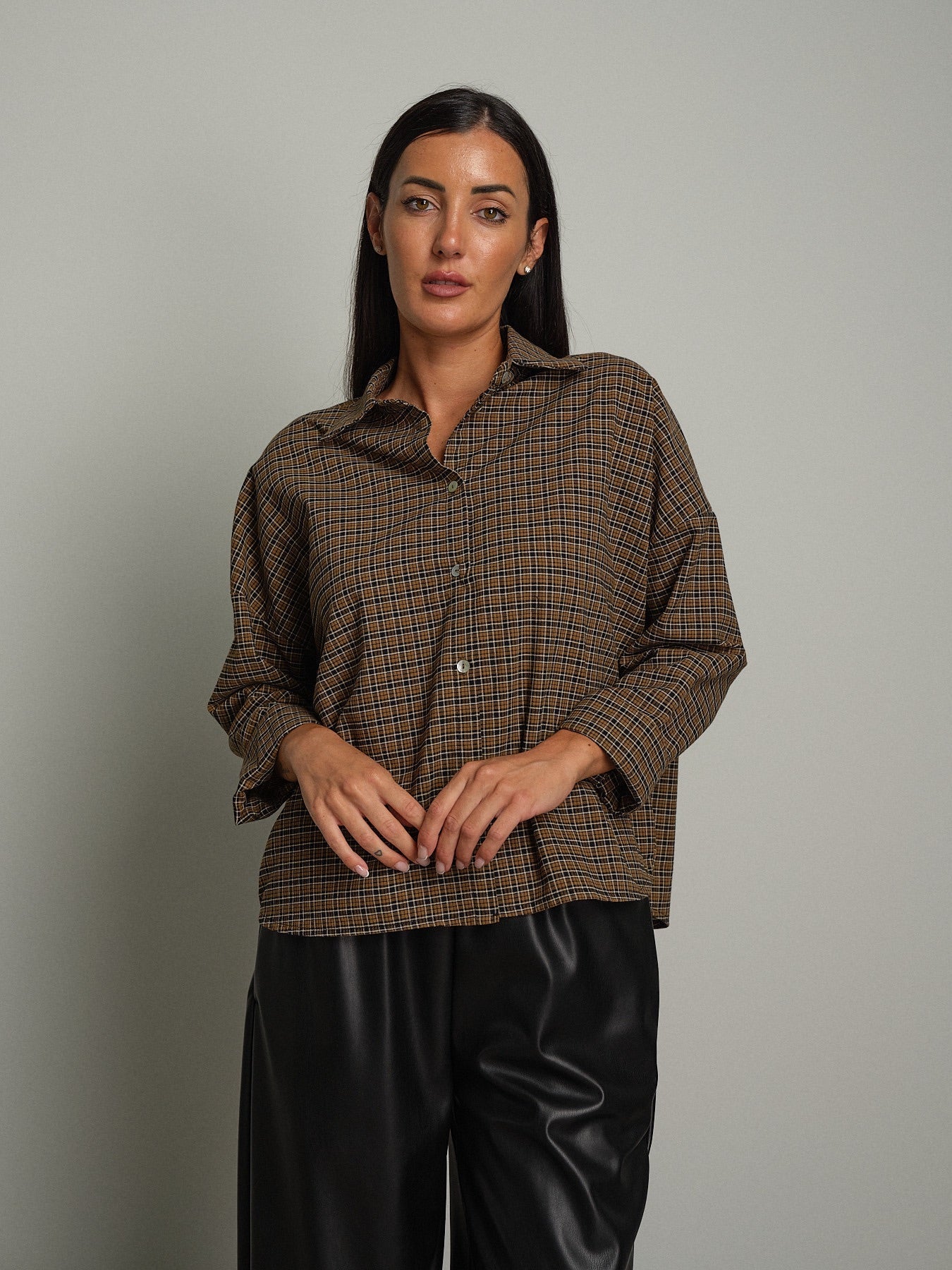 Camicia check fino Cammello Vicolo TAC1204;Camicia check fino Cammello Vicolo TAC1204 — foto 2;Camicia check fino Cammello Vicolo TAC1204 — foto 3;Camicia check fino Cammello Vicolo TAC1204 — foto 4;Camicia check fino Cammello Vicolo TAC1204 — foto 5;Camicia check fino Cammello Vicolo TAC1204 — foto 6