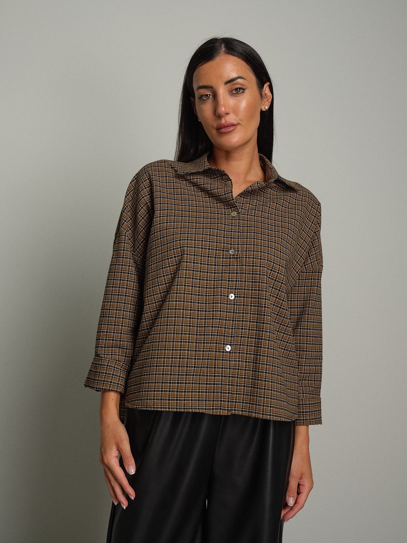 Camicia check fino Cammello Vicolo TAC1204;Camicia check fino Cammello Vicolo TAC1204 — foto 2;Camicia check fino Cammello Vicolo TAC1204 — foto 3;Camicia check fino Cammello Vicolo TAC1204 — foto 4;Camicia check fino Cammello Vicolo TAC1204 — foto 5;Camicia check fino Cammello Vicolo TAC1204 — foto 6