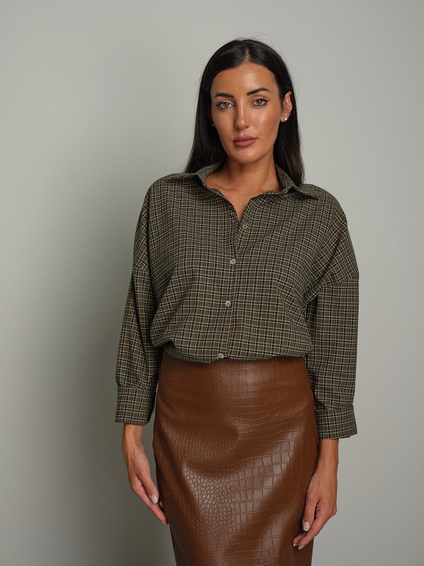 Camicia check fino Verde-oliva Vicolo TAC1204;Camicia check fino Verde-oliva Vicolo TAC1204 — foto 2;Camicia check fino Verde-oliva Vicolo TAC1204 — foto 3;Camicia check fino Verde-oliva Vicolo TAC1204 — foto 4;Camicia check fino Verde-oliva Vicolo TAC1204 — foto 5