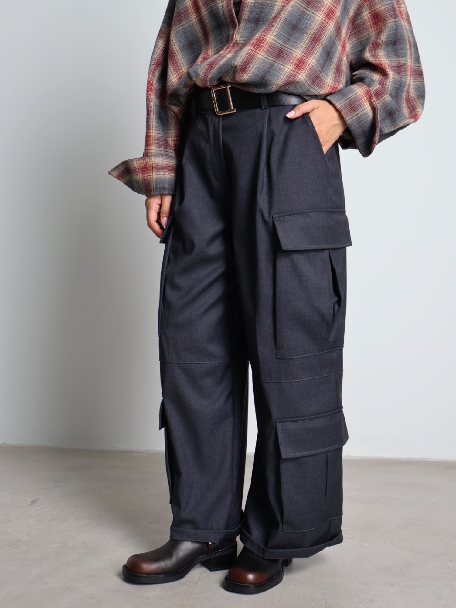 Pantalone cargo viscosa Antracite Vicolo TAC1218;Pantalone cargo viscosa Antracite Vicolo TAC1218 — foto 2;Pantalone cargo viscosa Antracite Vicolo TAC1218 — foto 3;Pantalone cargo viscosa Antracite Vicolo TAC1218 — foto 4