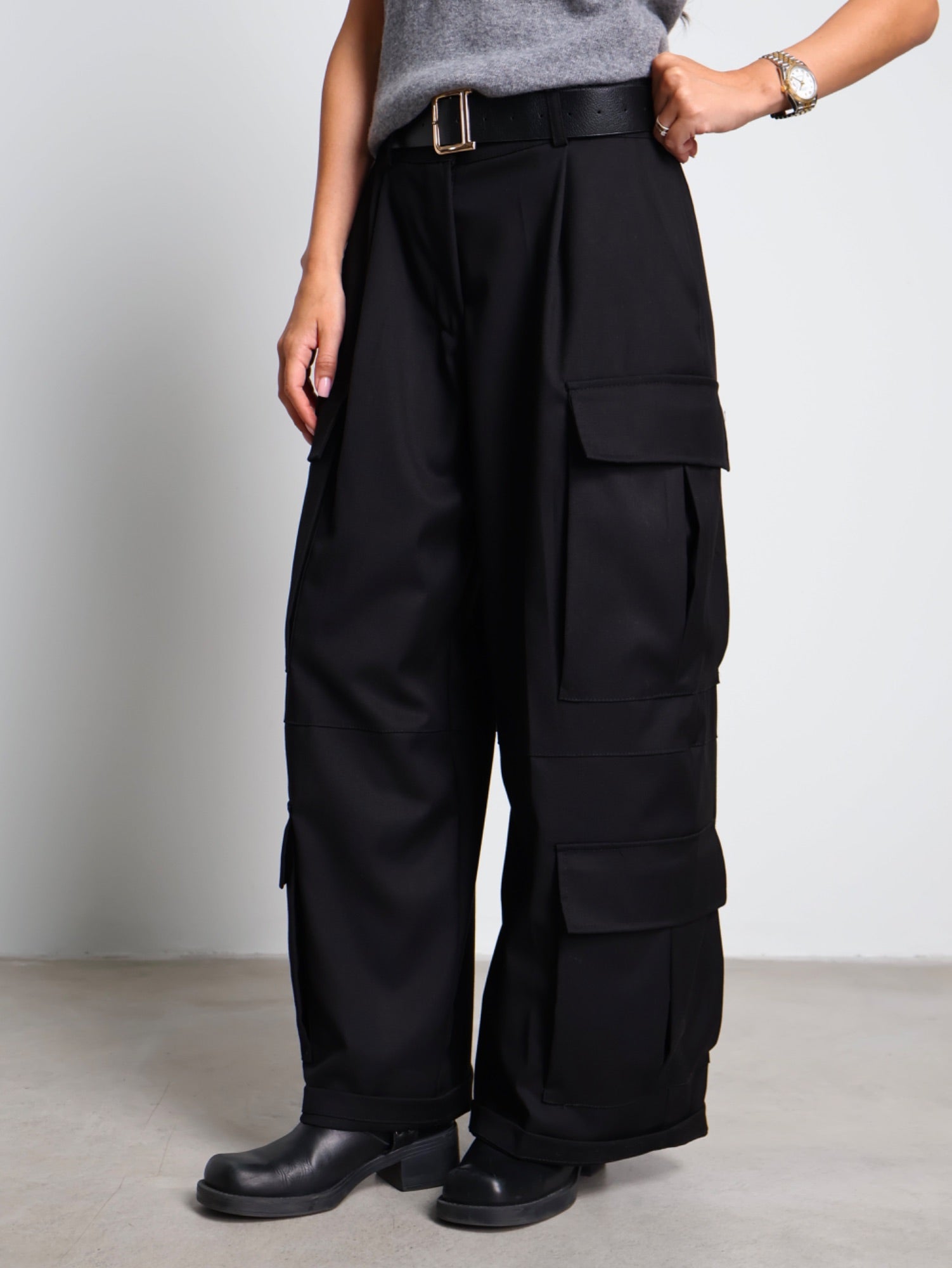 Pantalone cargo viscosa Nero Vicolo TAC1218;Pantalone cargo viscosa Nero Vicolo TAC1218 — foto 2;Pantalone cargo viscosa Nero Vicolo TAC1218 — foto 3;Pantalone cargo viscosa Nero Vicolo TAC1218 — foto 4;Pantalone cargo viscosa Nero Vicolo TAC1218 — foto 5