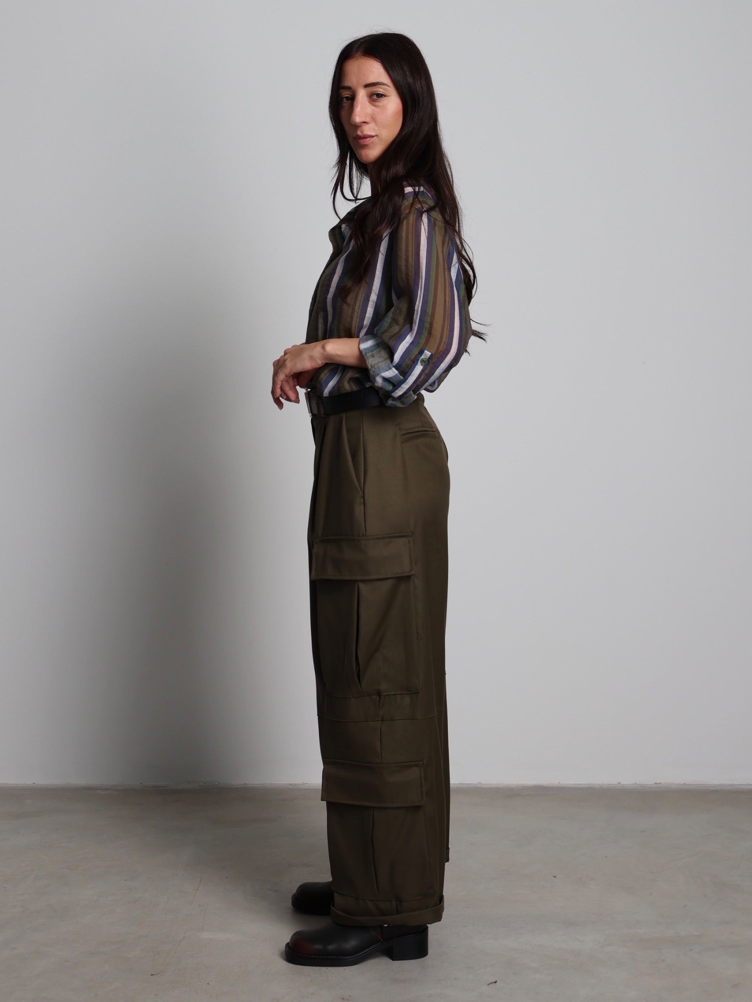 Pantalone cargo viscosa Verde-militare Vicolo TAC1218;Pantalone cargo viscosa Verde-militare Vicolo TAC1218 — foto 2;Pantalone cargo viscosa Verde-militare Vicolo TAC1218 — foto 3;Pantalone cargo viscosa Verde-militare Vicolo TAC1218 — foto 4