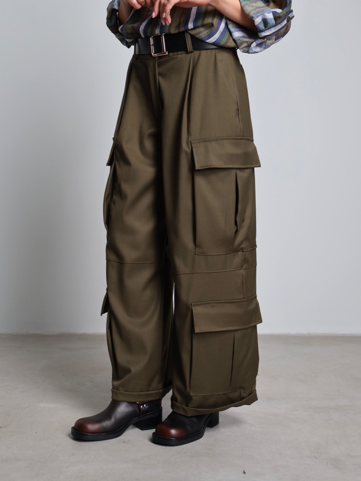 Pantalone cargo viscosa Verde-militare Vicolo TAC1218;Pantalone cargo viscosa Verde-militare Vicolo TAC1218 — foto 2;Pantalone cargo viscosa Verde-militare Vicolo TAC1218 — foto 3;Pantalone cargo viscosa Verde-militare Vicolo TAC1218 — foto 4
