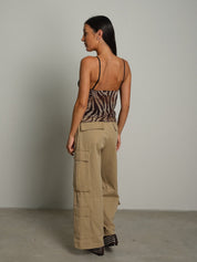 Pantalone cargo Beige Vicolo TAC1290;Pantalone cargo Beige Vicolo TAC1290 — foto 2;Pantalone cargo Beige Vicolo TAC1290 — foto 3;Pantalone cargo Beige Vicolo TAC1290 — foto 4;Pantalone cargo Beige Vicolo TAC1290 — foto 5;Pantalone cargo Beige Vicolo TAC1290 — foto 6;Pantalone cargo Beige Vicolo TAC1290 — foto 7