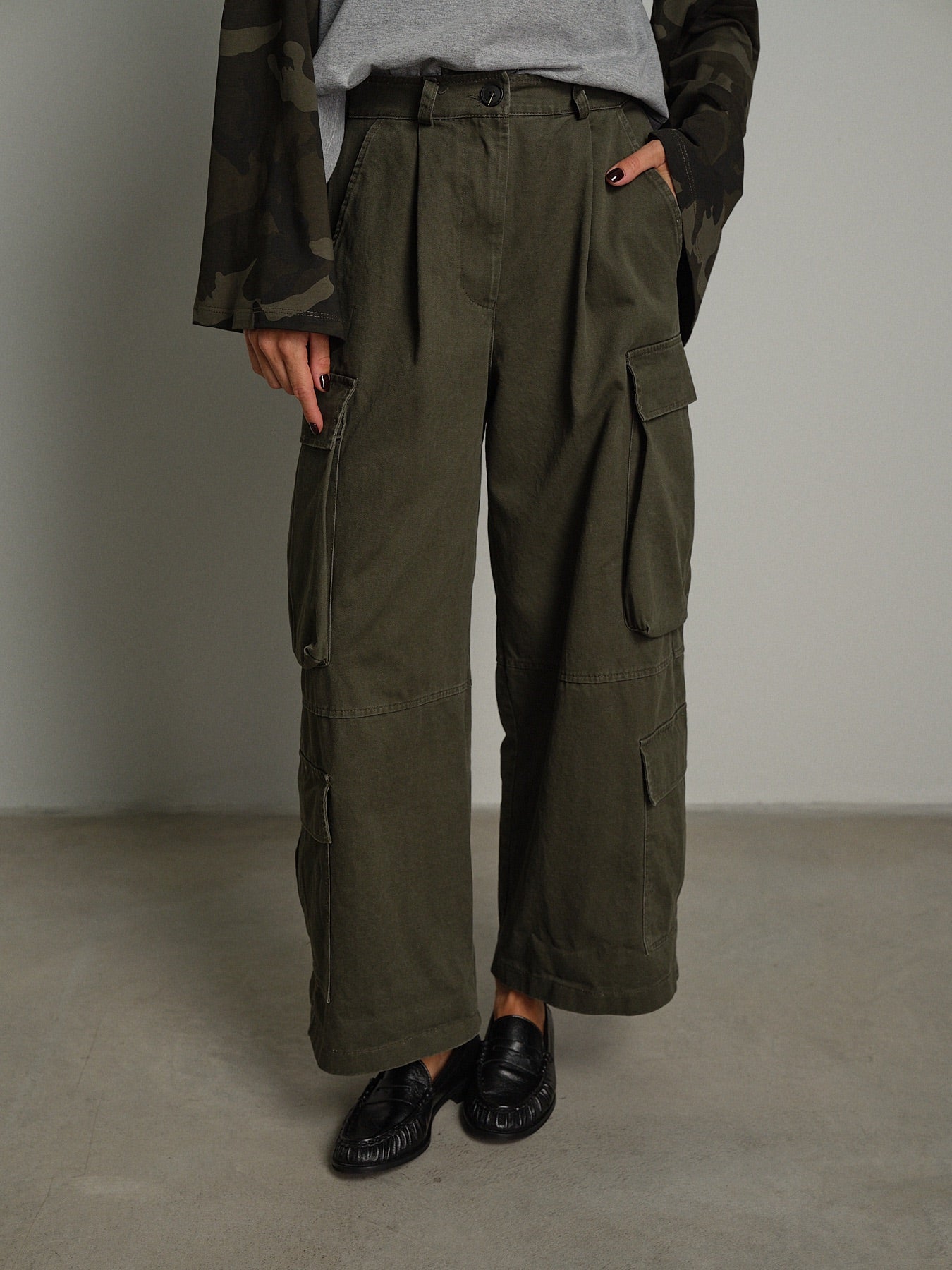Pantalone cargo Verde-militare Vicolo TAC1290;Pantalone cargo Verde-militare Vicolo TAC1290 — foto 2;Pantalone cargo Verde-militare Vicolo TAC1290 — foto 3;Pantalone cargo Verde-militare Vicolo TAC1290 — foto 4;Pantalone cargo Verde-militare Vicolo TAC1290 — foto 5