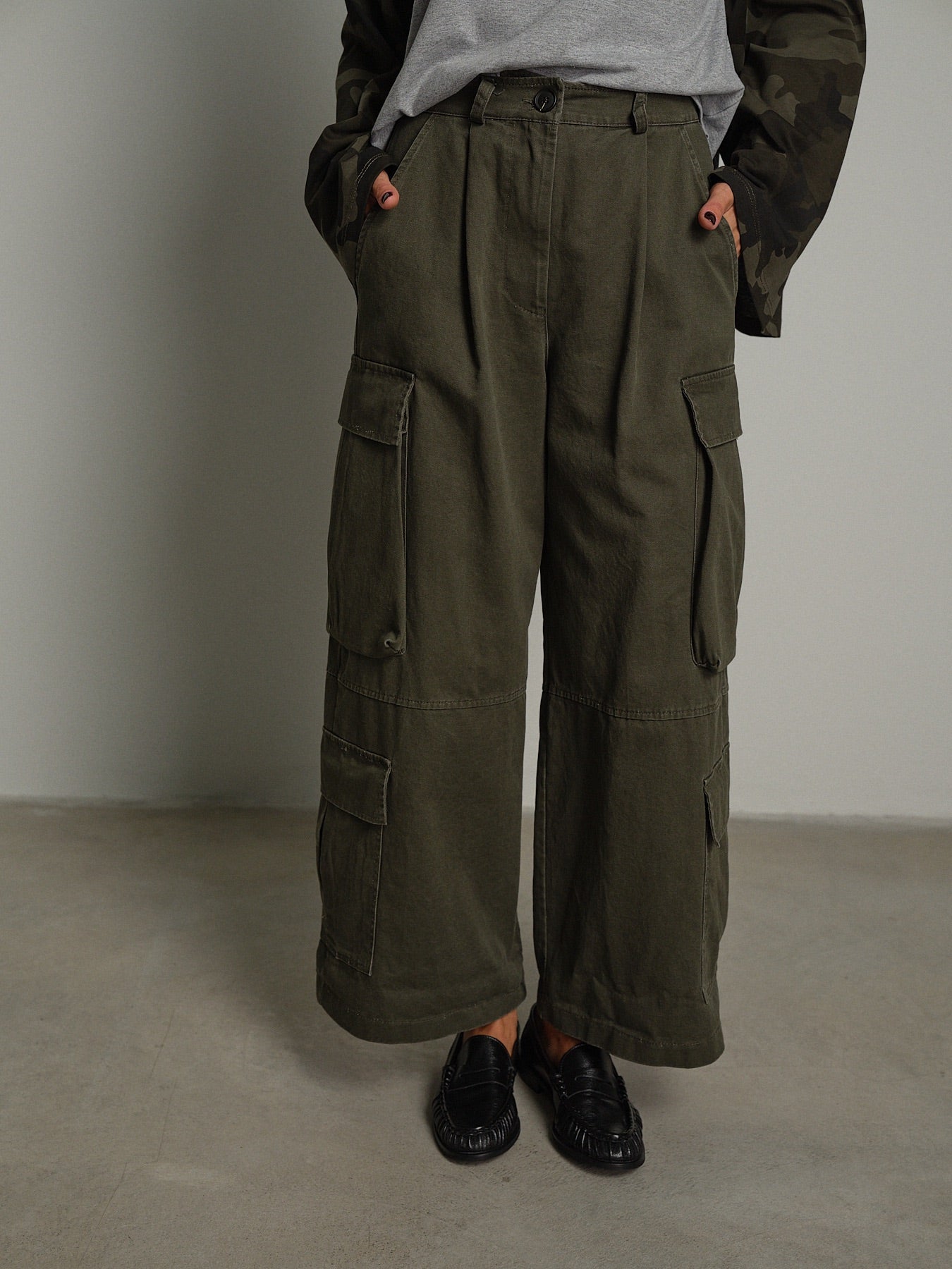 Pantalone cargo Verde-militare Vicolo TAC1290;Pantalone cargo Verde-militare Vicolo TAC1290 — foto 2;Pantalone cargo Verde-militare Vicolo TAC1290 — foto 3;Pantalone cargo Verde-militare Vicolo TAC1290 — foto 4;Pantalone cargo Verde-militare Vicolo TAC1290 — foto 5