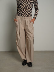 Pantalone cargo orli elastico Beige Vicolo TAC1352;Pantalone cargo orli elastico Beige Vicolo TAC1352 — foto 2;Pantalone cargo orli elastico Beige Vicolo TAC1352 — foto 3;Pantalone cargo orli elastico Beige Vicolo TAC1352 — foto 4