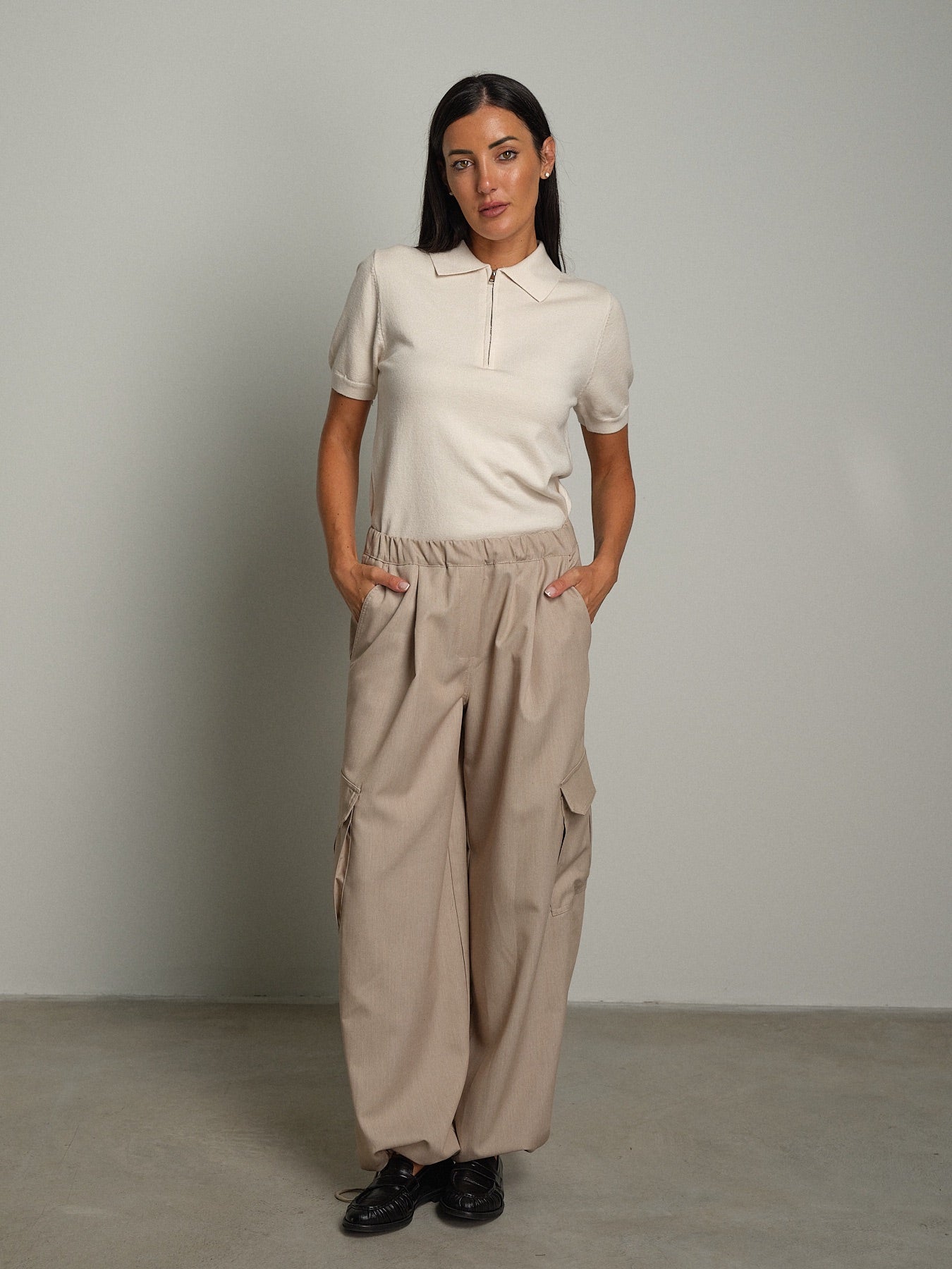 Pantalone cargo orli elastico Beige Vicolo TAC1352;Pantalone cargo orli elastico Beige Vicolo TAC1352 — foto 2;Pantalone cargo orli elastico Beige Vicolo TAC1352 — foto 3;Pantalone cargo orli elastico Beige Vicolo TAC1352 — foto 4