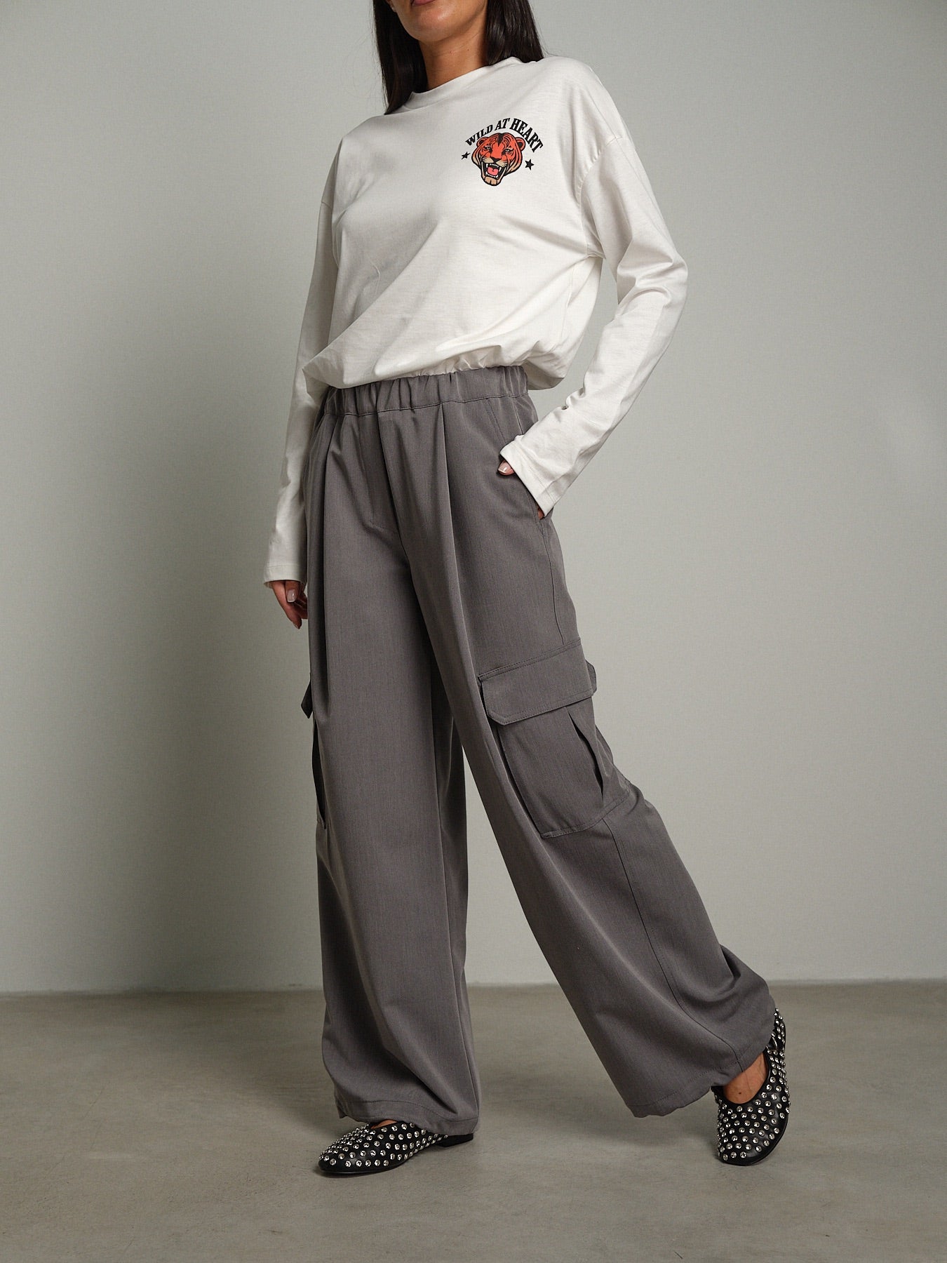 Pantalone cargo orli elastico Grigio-perla Vicolo TAC1352;Pantalone cargo orli elastico Grigio-perla Vicolo TAC1352 — foto 2;Pantalone cargo orli elastico Grigio-perla Vicolo TAC1352 — foto 3;Pantalone cargo orli elastico Grigio-perla Vicolo TAC1352 — foto 4