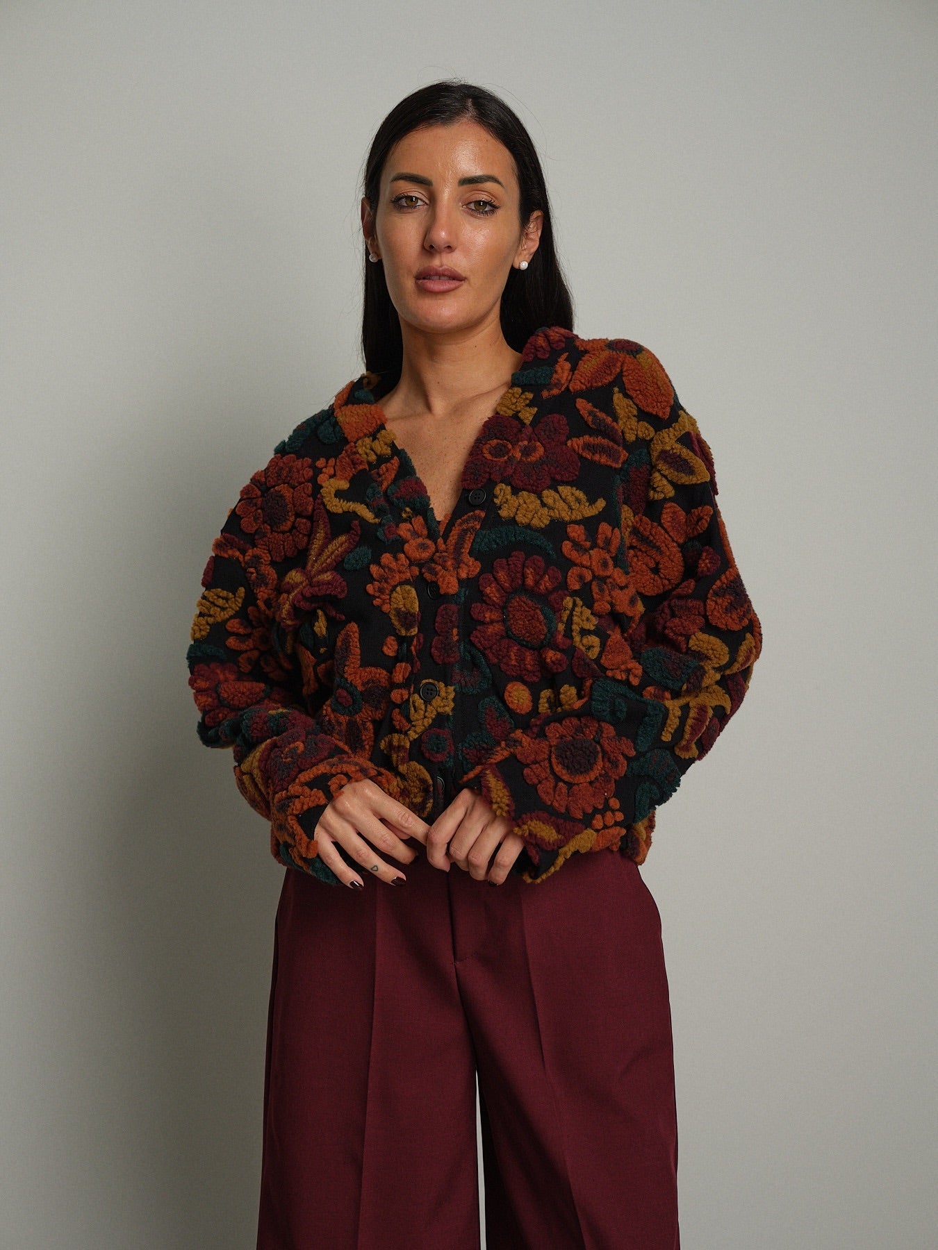 Cardigan ricamato misto lana Rosso Vicolo TAC1525;Cardigan ricamato misto lana Rosso Vicolo TAC1525 — foto 2;Cardigan ricamato misto lana Rosso Vicolo TAC1525 — foto 3;Cardigan ricamato misto lana Rosso Vicolo TAC1525 — foto 4