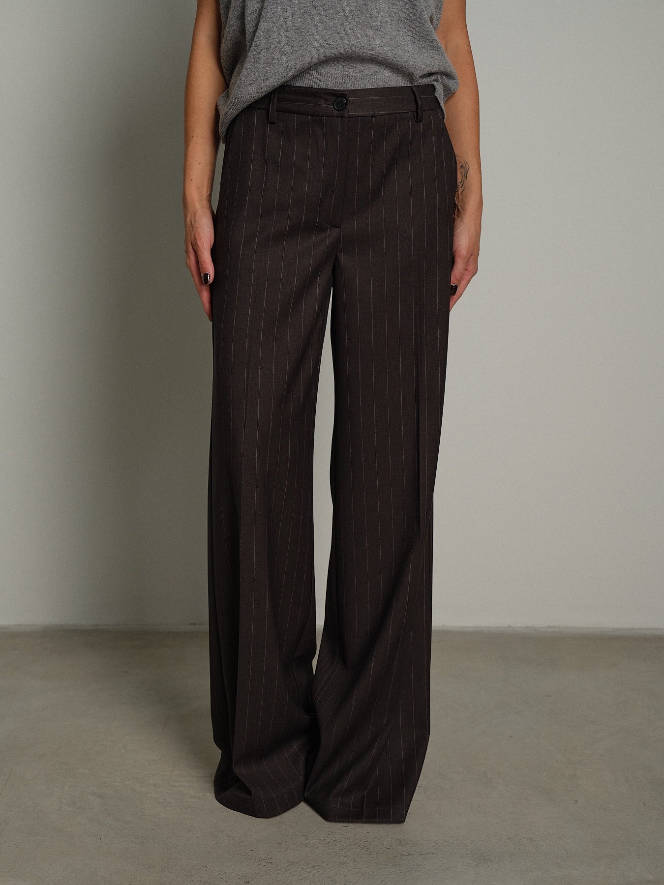 Pantalone elena Antracite vicolo TAC1546;Pantalone elena Antracite vicolo TAC1546 — foto 2;Pantalone elena Antracite vicolo TAC1546 — foto 3;Pantalone elena Antracite vicolo TAC1546 — foto 4
