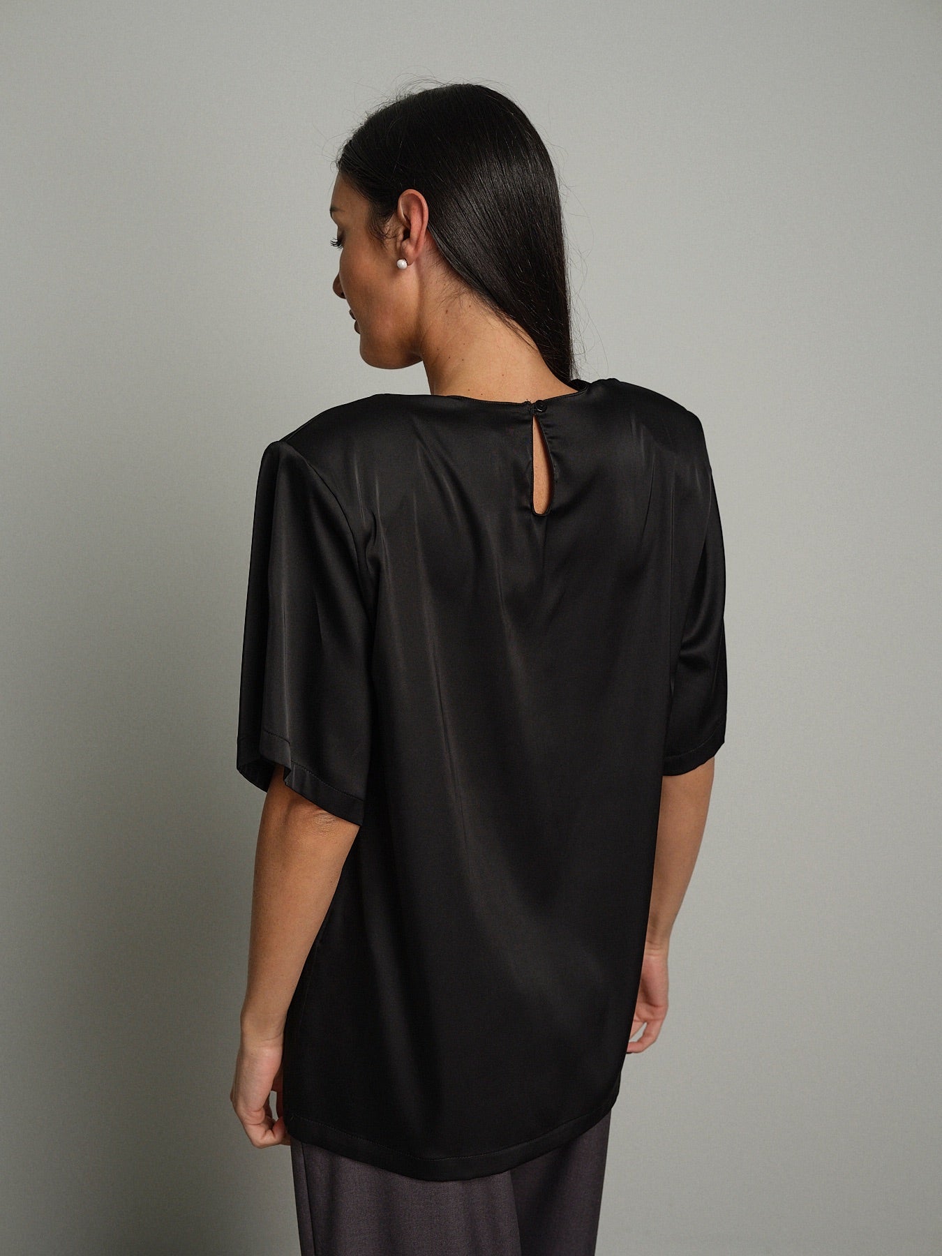 T-shirt raso spalle imbottite Nero Vicolo TAC1581;T-shirt raso spalle imbottite Nero Vicolo TAC1581 — foto 2;T-shirt raso spalle imbottite Nero Vicolo TAC1581 — foto 3;T-shirt raso spalle imbottite Nero Vicolo TAC1581 — foto 4