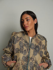 Bomber fantasia floreale Oro Vicolo TAC1670;Bomber fantasia floreale Oro Vicolo TAC1670 — foto 2;Bomber fantasia floreale Oro Vicolo TAC1670 — foto 3;Bomber fantasia floreale Oro Vicolo TAC1670 — foto 4;Bomber fantasia floreale Oro Vicolo TAC1670 — foto 5;Bomber fantasia floreale Oro Vicolo TAC1670 — foto 6;Bomber fantasia floreale Oro Vicolo TAC1670 — foto 7