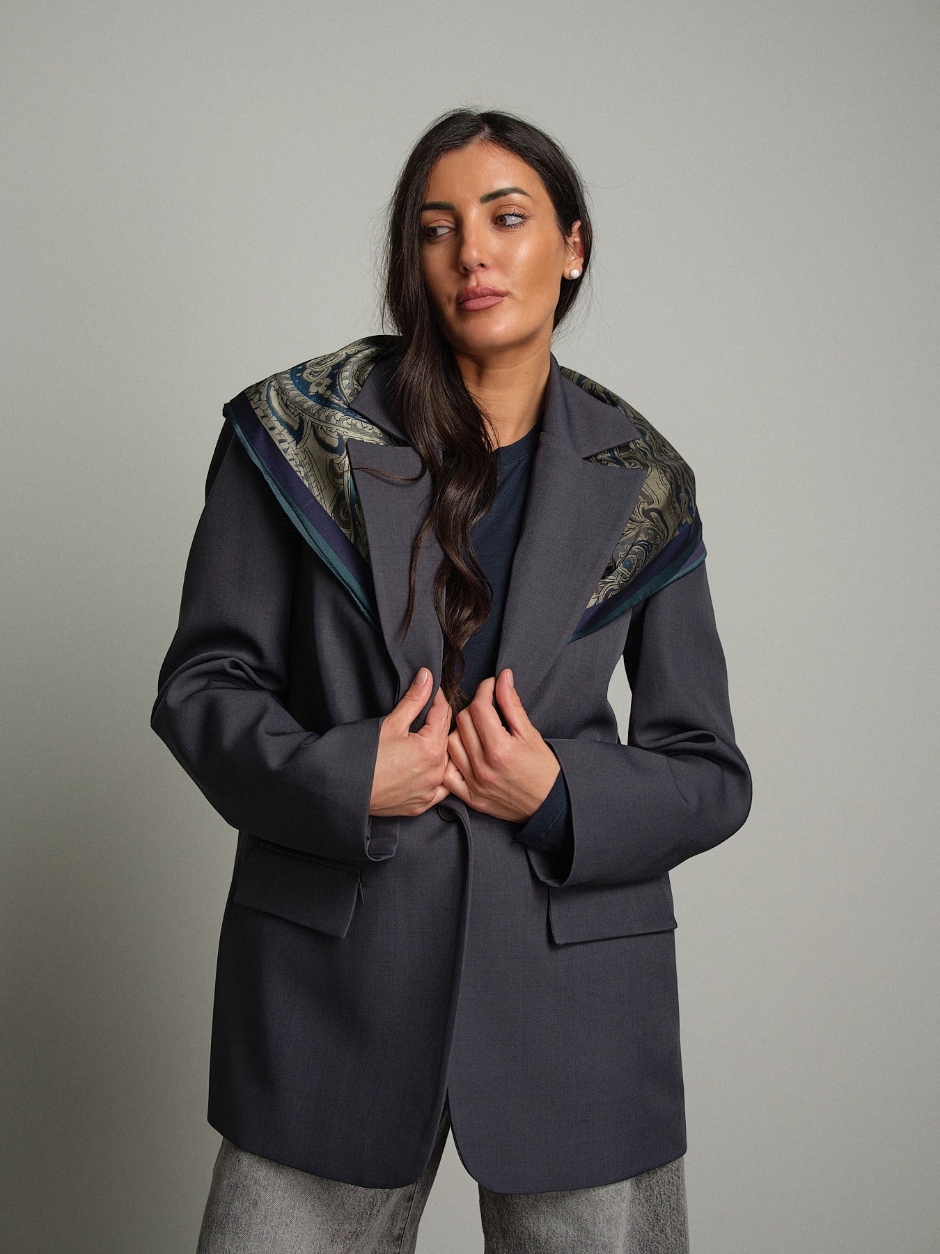 Giacca over foulard Antracite Vicolo TAC1691;Giacca over foulard Antracite Vicolo TAC1691 — foto 2;Giacca over foulard Antracite Vicolo TAC1691 — foto 3;Giacca over foulard Antracite Vicolo TAC1691 — foto 4