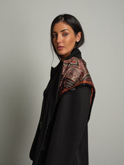 Giacca over foulard Nero Vicolo TAC1691;Giacca over foulard Nero Vicolo TAC1691 — foto 2;Giacca over foulard Nero Vicolo TAC1691 — foto 3;Giacca over foulard Nero Vicolo TAC1691 — foto 4;Giacca over foulard Nero Vicolo TAC1691 — foto 5;Giacca over foulard Nero Vicolo TAC1691 — foto 6;Giacca over foulard Nero Vicolo TAC1691 — foto 7;Giacca over foulard Nero Vicolo TAC1691 — foto 8
