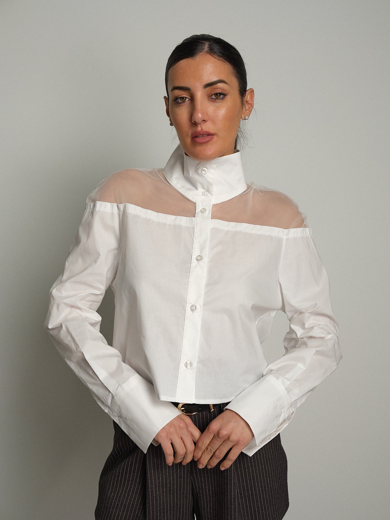 Camicia crop spalle tulle Bianco-ottico Vicolo TAC1752;Camicia crop spalle tulle Bianco-ottico Vicolo TAC1752 — foto 2;Camicia crop spalle tulle Bianco-ottico Vicolo TAC1752 — foto 3;Camicia crop spalle tulle Bianco-ottico Vicolo TAC1752 — foto 4