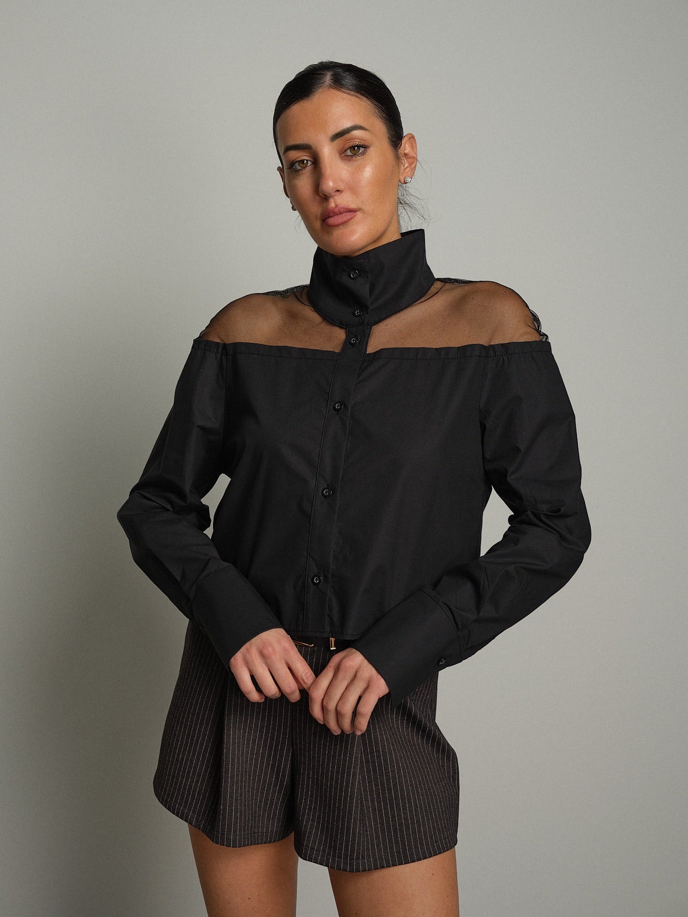 Camicia crop spalle tulle Nero Vicolo TAC1752;Camicia crop spalle tulle Nero Vicolo TAC1752 — foto 2;Camicia crop spalle tulle Nero Vicolo TAC1752 — foto 3;Camicia crop spalle tulle Nero Vicolo TAC1752 — foto 4;Camicia crop spalle tulle Nero Vicolo TAC1752 — foto 5