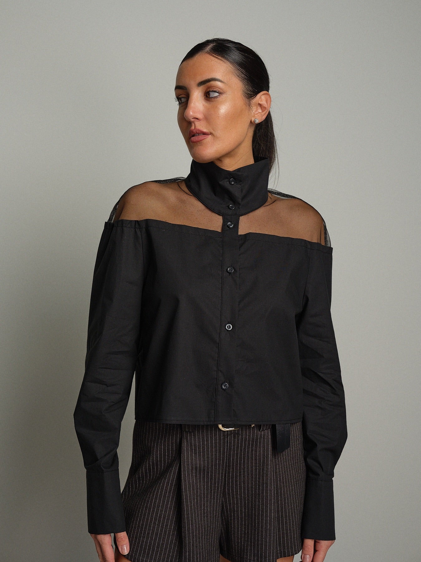 Camicia crop spalle tulle Nero Vicolo TAC1752;Camicia crop spalle tulle Nero Vicolo TAC1752 — foto 2;Camicia crop spalle tulle Nero Vicolo TAC1752 — foto 3;Camicia crop spalle tulle Nero Vicolo TAC1752 — foto 4;Camicia crop spalle tulle Nero Vicolo TAC1752 — foto 5